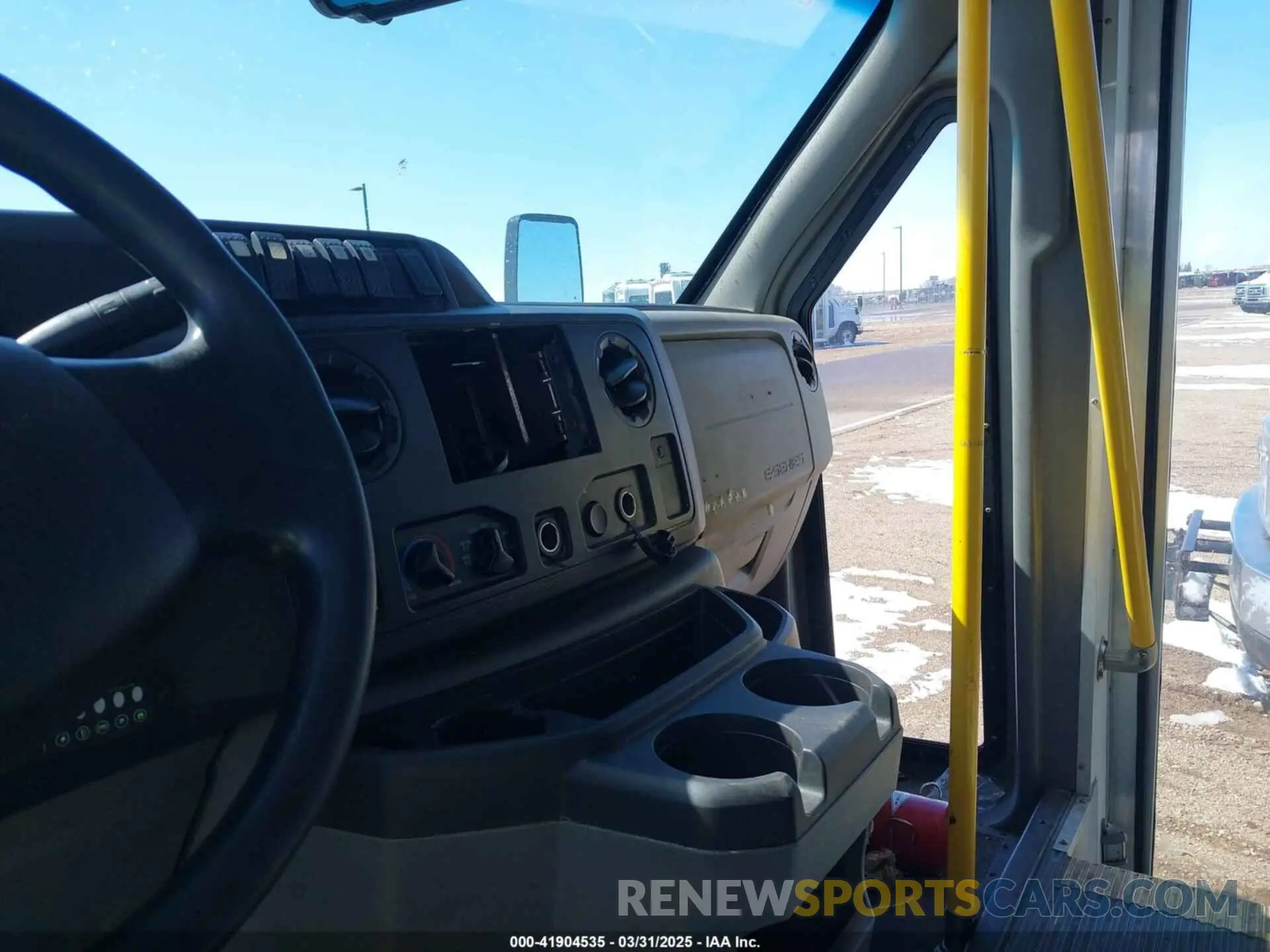 6 fotografías del automóvil dañado 1FDFE4FS8KDC59662 FORD E-450 CUTAWAY 2019