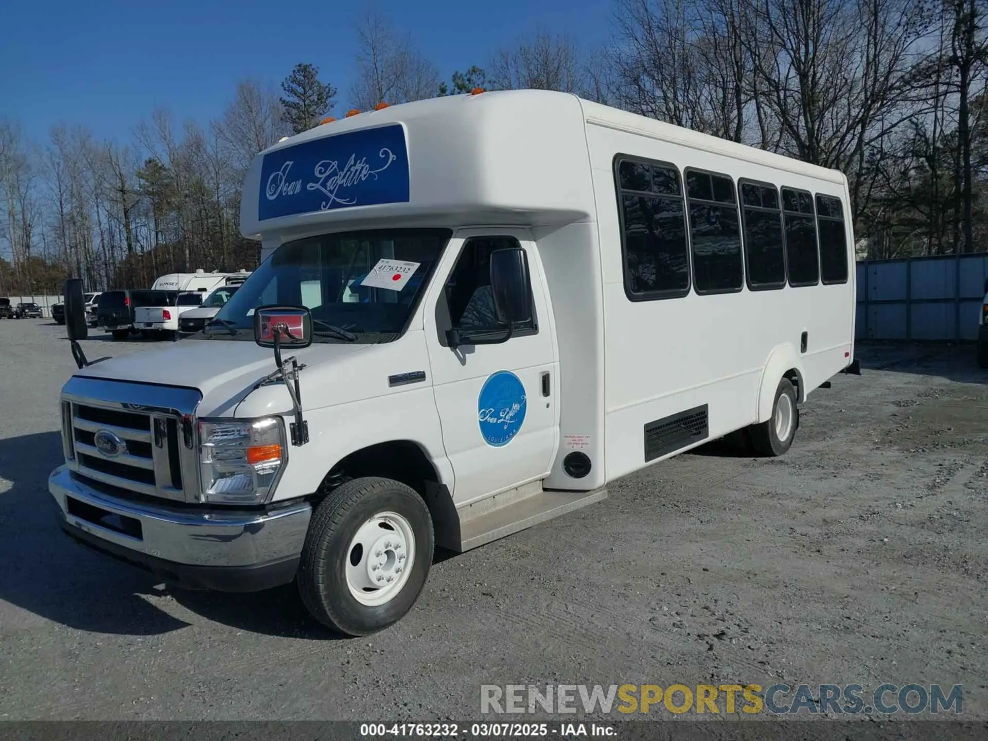 2 fotografías del automóvil dañado 1FDFE4FS9KDC07361 FORD E-450 CUTAWAY 2019