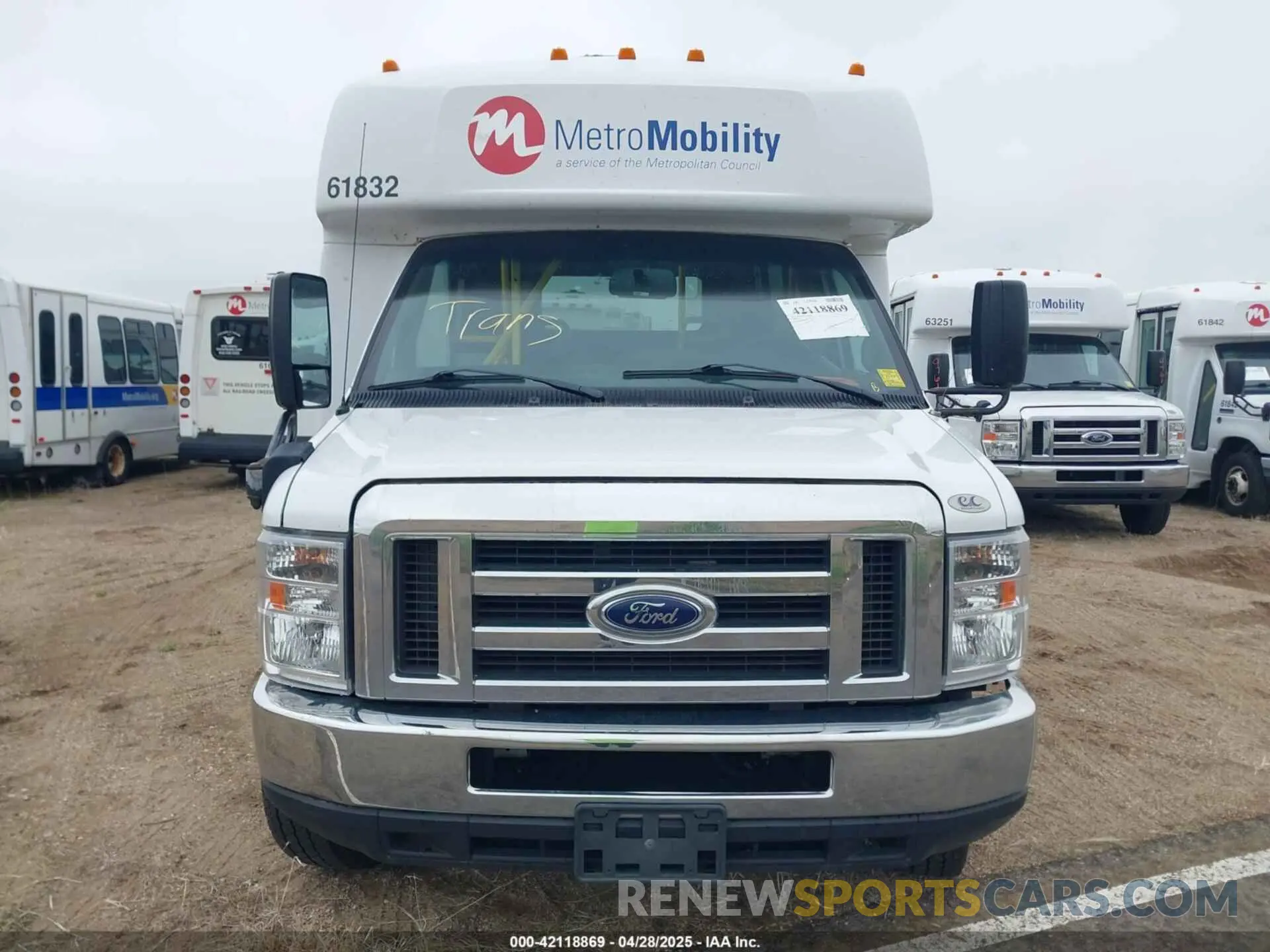 12 fotografías del automóvil dañado 1FDFE4FS9KDC56172 FORD E-450 CUTAWAY 2019