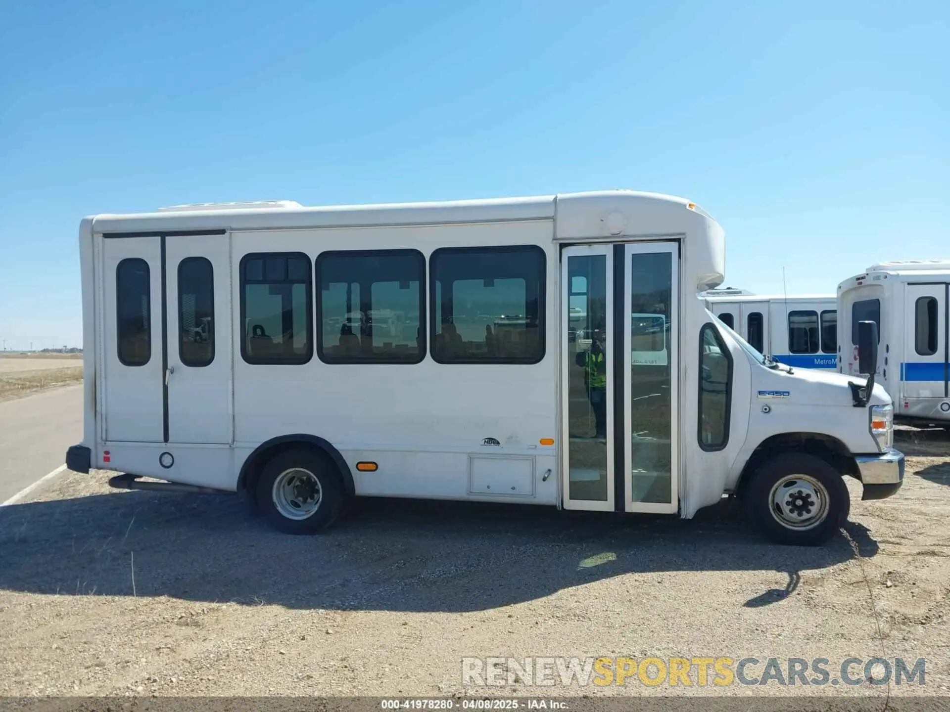 13 fotografías del automóvil dañado 1FDFE4FSXKDC32026 FORD E-450 CUTAWAY 2019