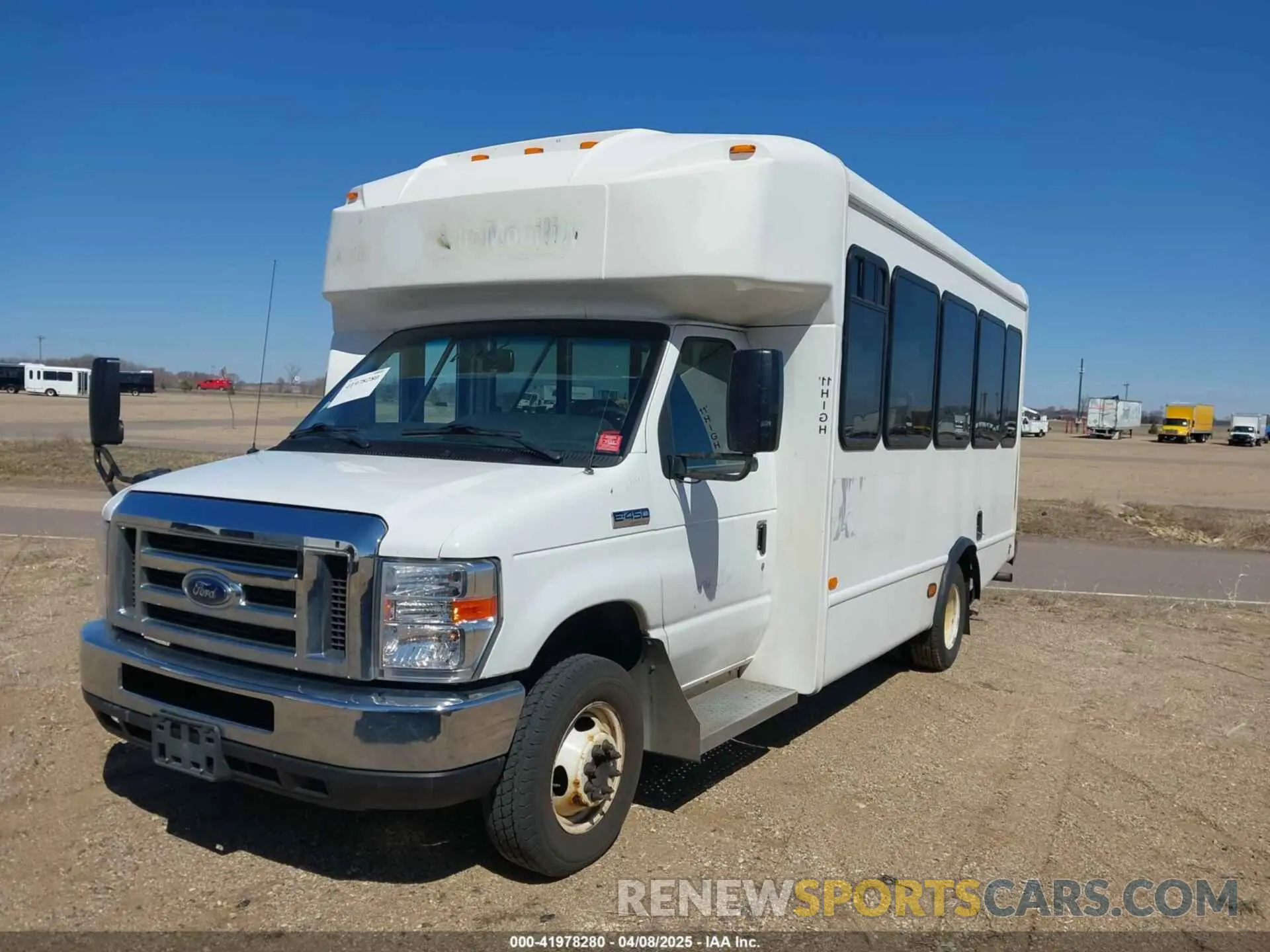 2 fotografías del automóvil dañado 1FDFE4FSXKDC32026 FORD E-450 CUTAWAY 2019