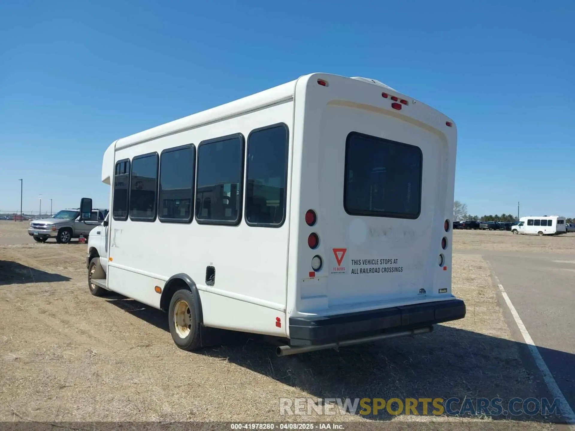 3 fotografías del automóvil dañado 1FDFE4FSXKDC32026 FORD E-450 CUTAWAY 2019