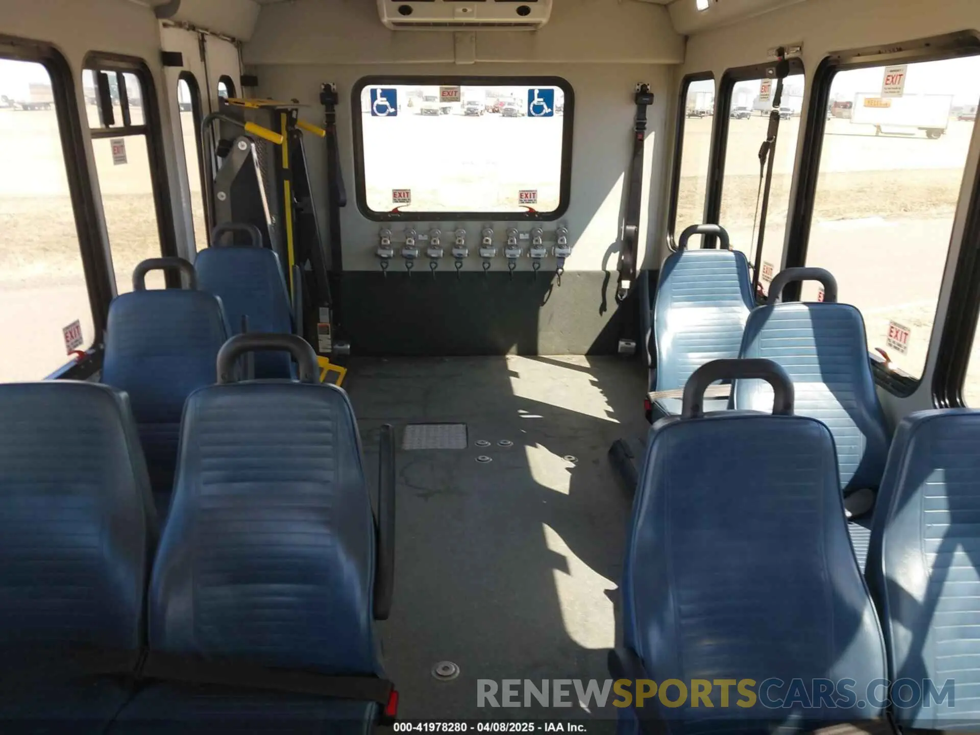 7 fotografías del automóvil dañado 1FDFE4FSXKDC32026 FORD E-450 CUTAWAY 2019