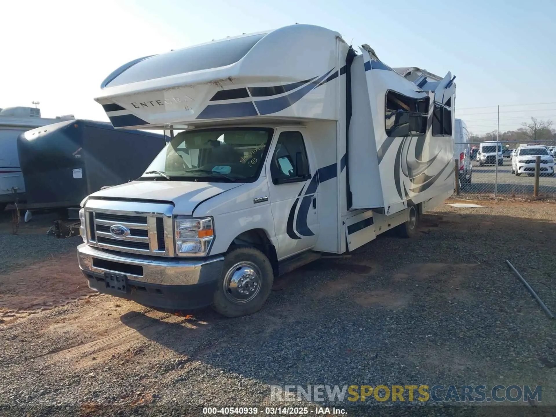 2 fotografías del automóvil dañado 1FDXE4FNXMDC06625 FORD E-450 CUTAWAY 2021
