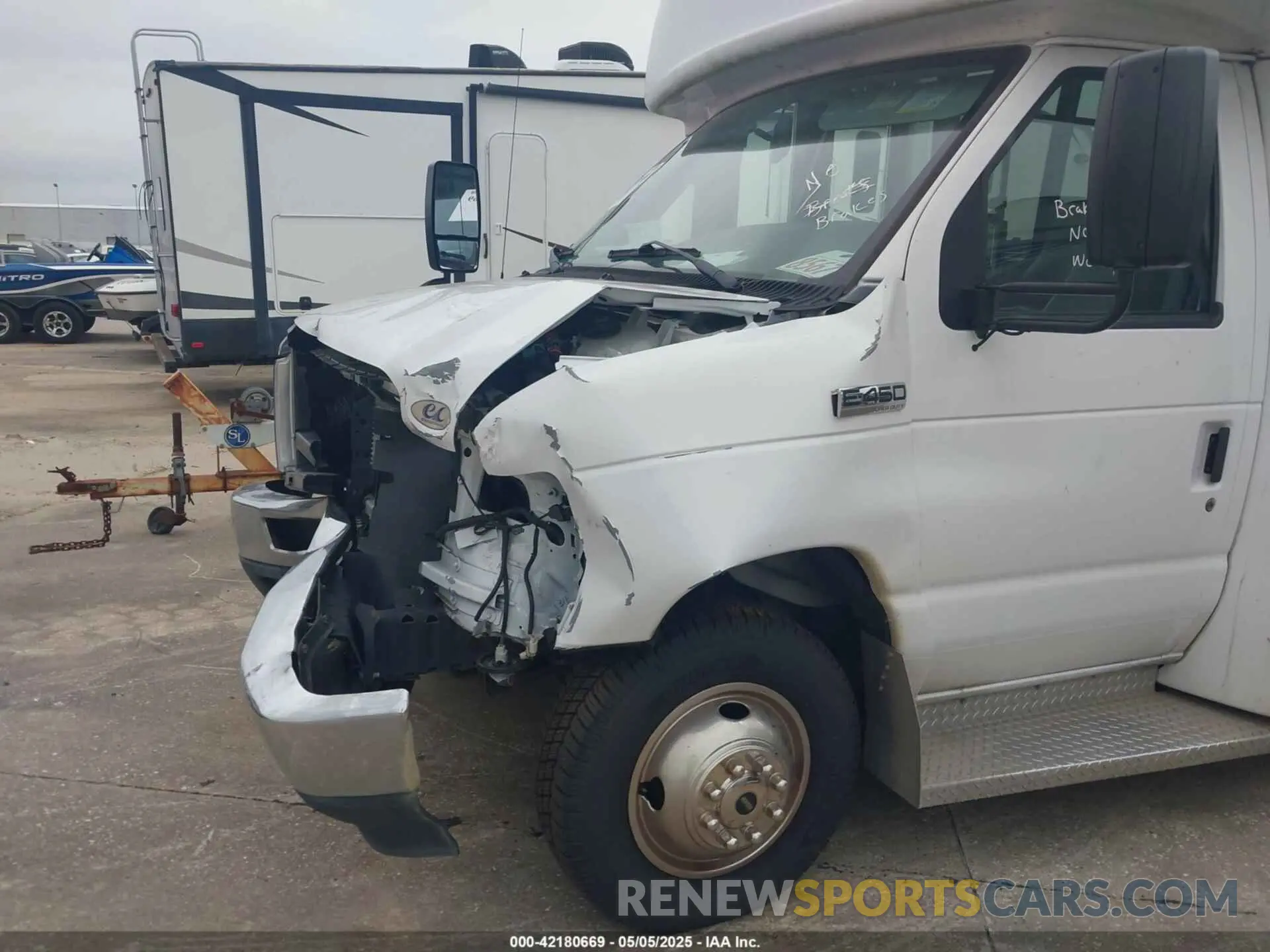 17 fotografías del automóvil dañado 1FDFE4FN5NDC21725 FORD E-450 CUTAWAY 2022