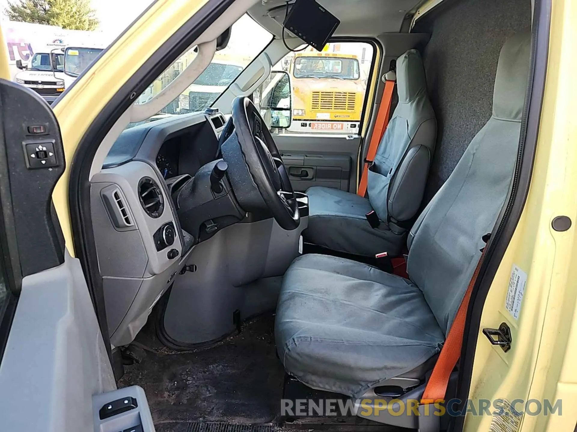 4 fotografías del automóvil dañado 1FDXE4FN0NDC26450 FORD E-450 CUTAWAY 2022