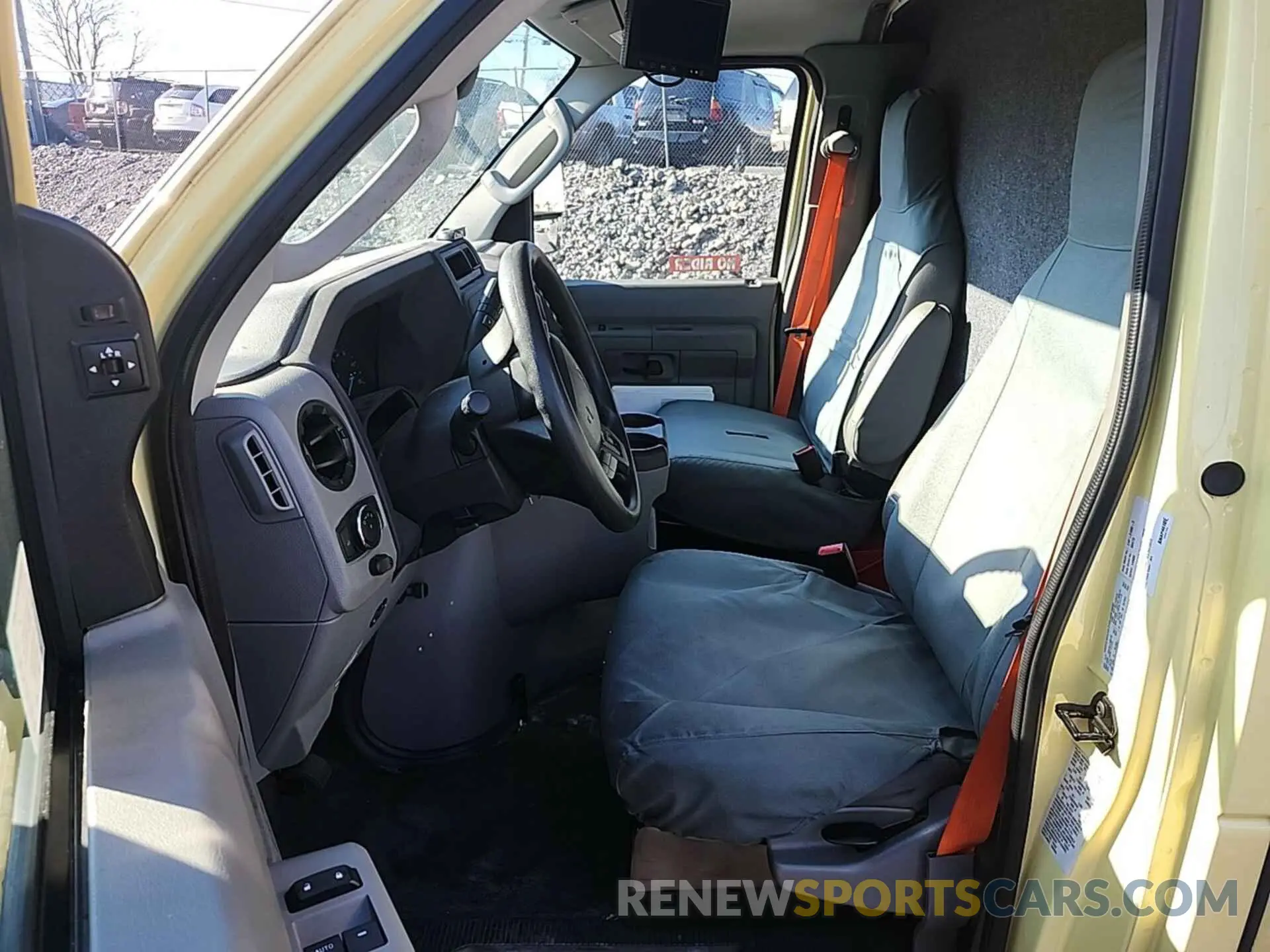 26 fotografías del automóvil dañado 1FDXE4FNXNDC26701 FORD E-450 CUTAWAY 2022