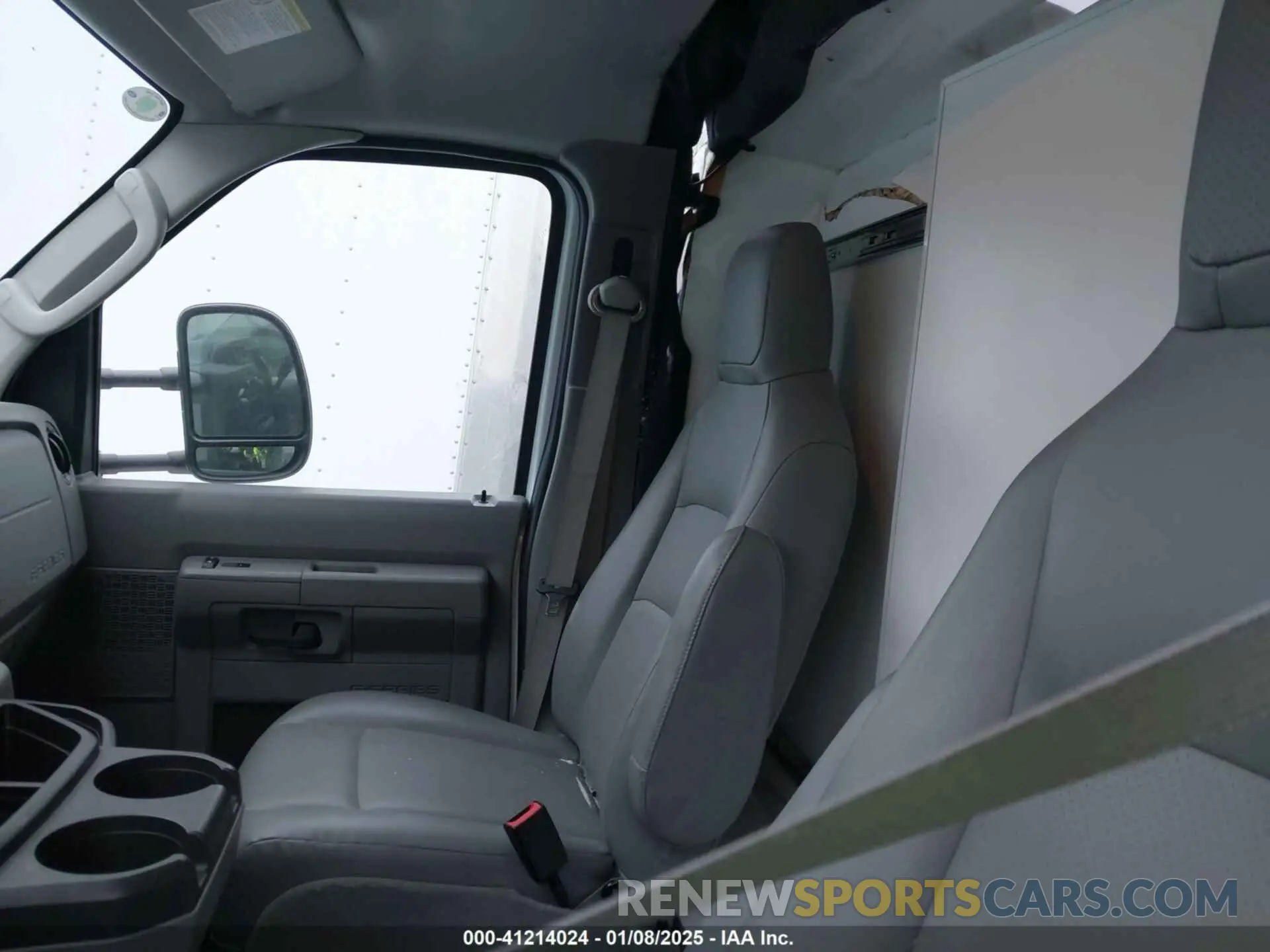 7 fotografías del automóvil dañado 1FDWE4FK1PDD26514 FORD E-450 CUTAWAY 2023