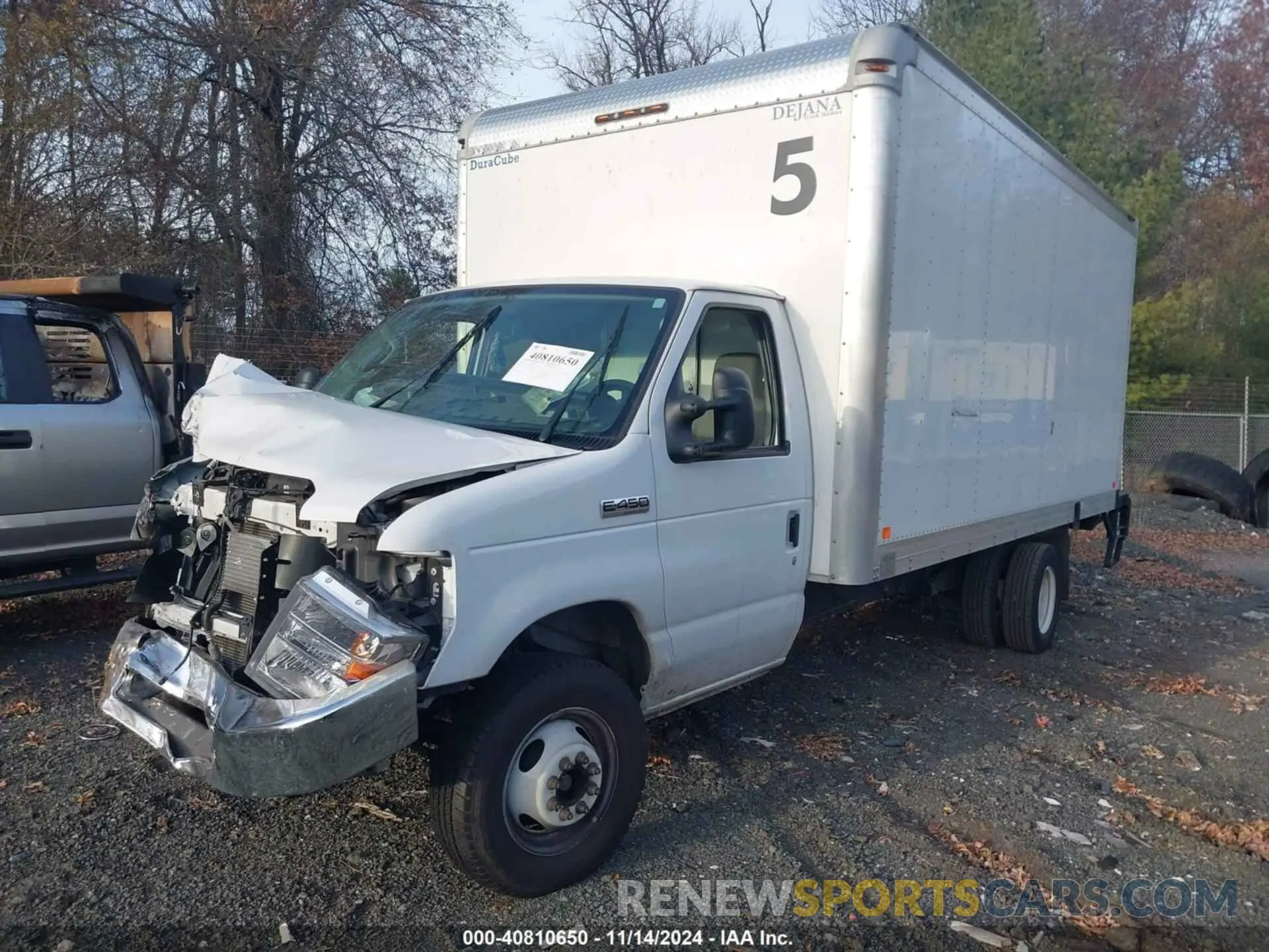 2 fotografías del automóvil dañado 1FDXE4FN3PDD23175 FORD E-450 CUTAWAY 2023