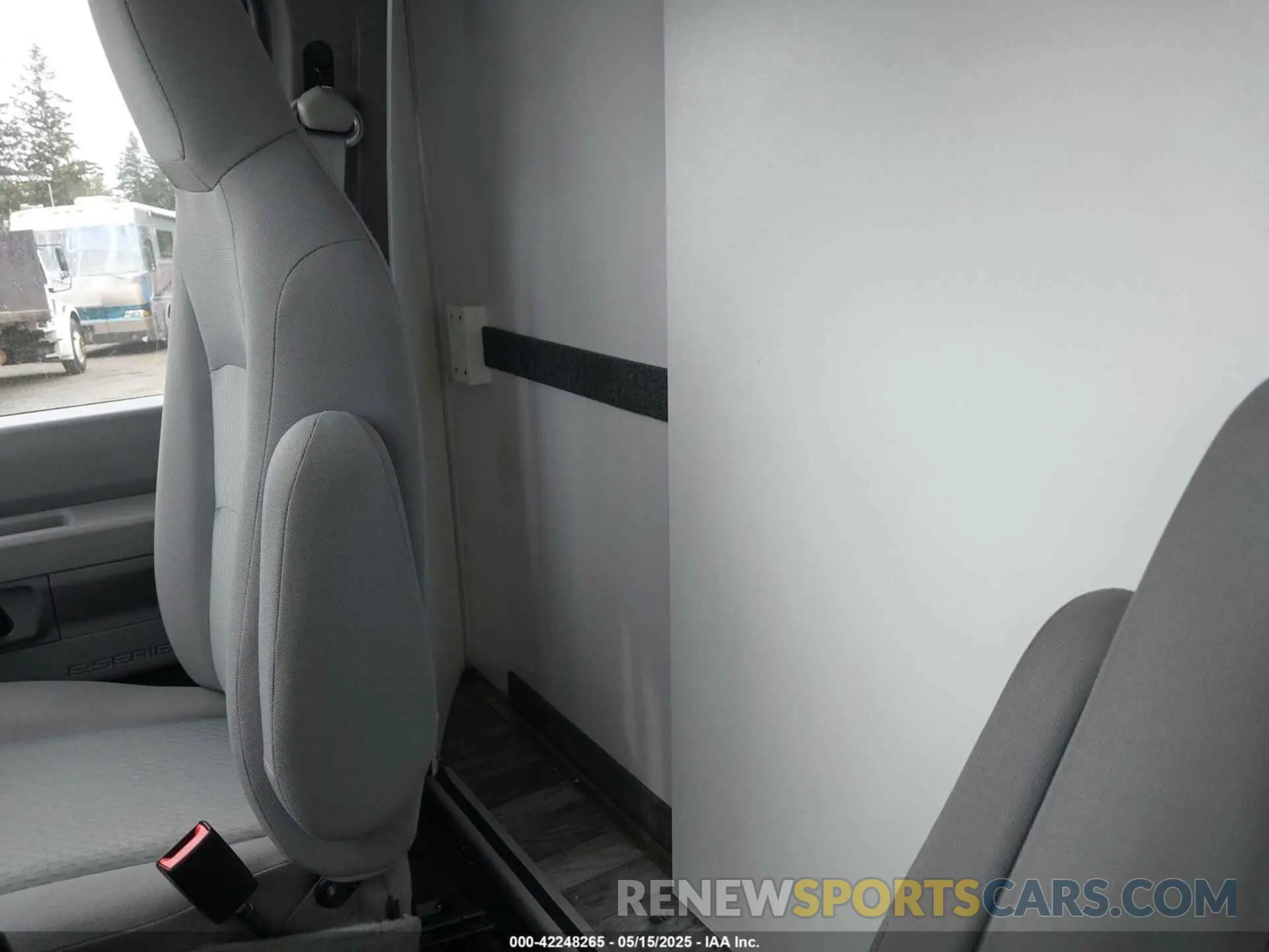 6 fotografías del automóvil dañado 1FDXE4FN4PDD32290 FORD E-450 CUTAWAY 2023