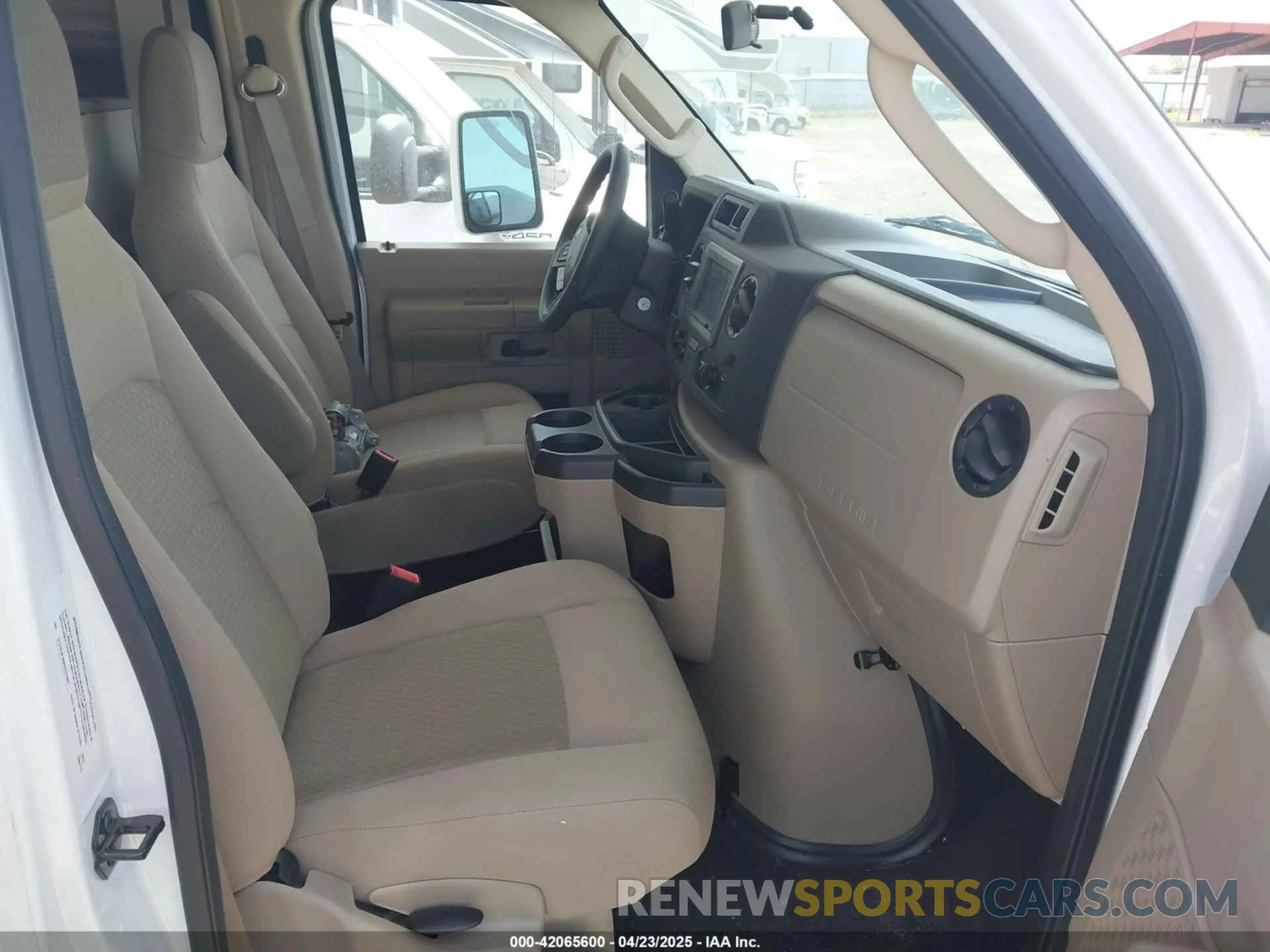 5 fotografías del automóvil dañado 1FDXE4FN9PDD21897 FORD E-450 CUTAWAY 2023