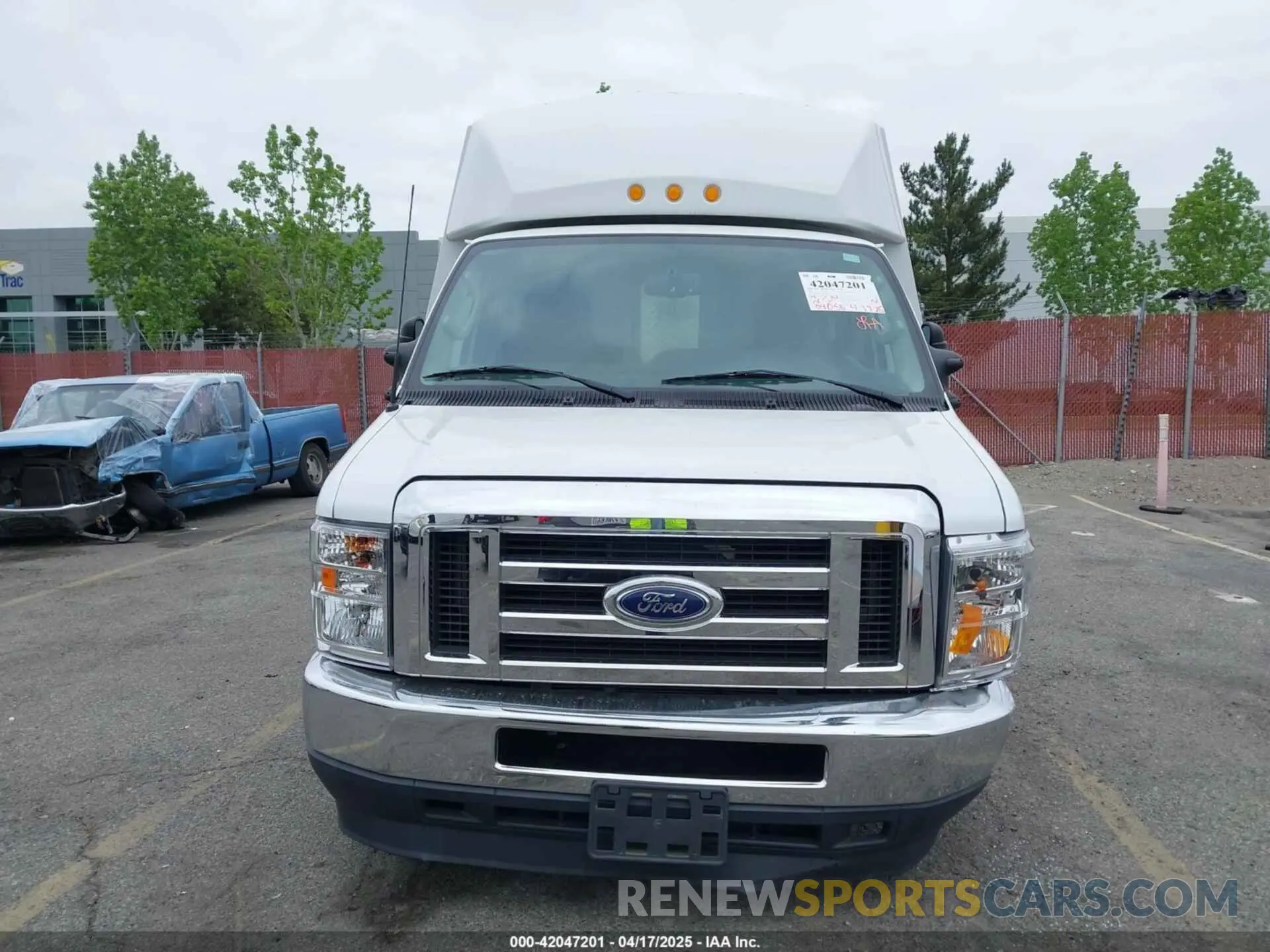 12 fotografías del automóvil dañado 1FDXE4FN9PDD25321 FORD E-450 CUTAWAY 2023