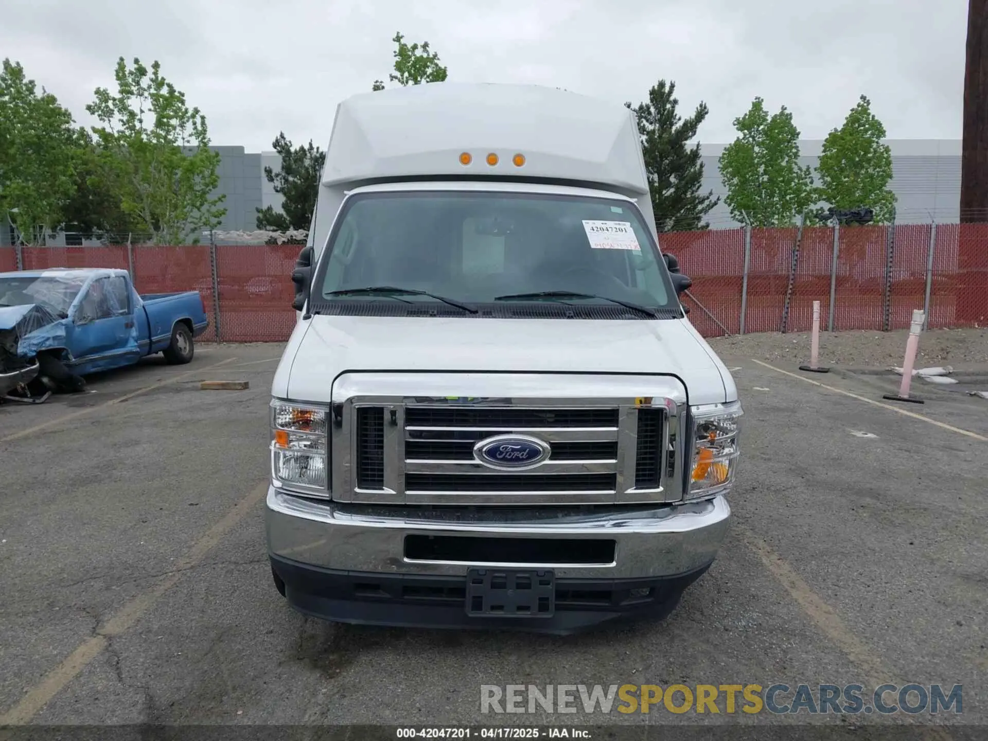 15 fotografías del automóvil dañado 1FDXE4FN9PDD25321 FORD E-450 CUTAWAY 2023