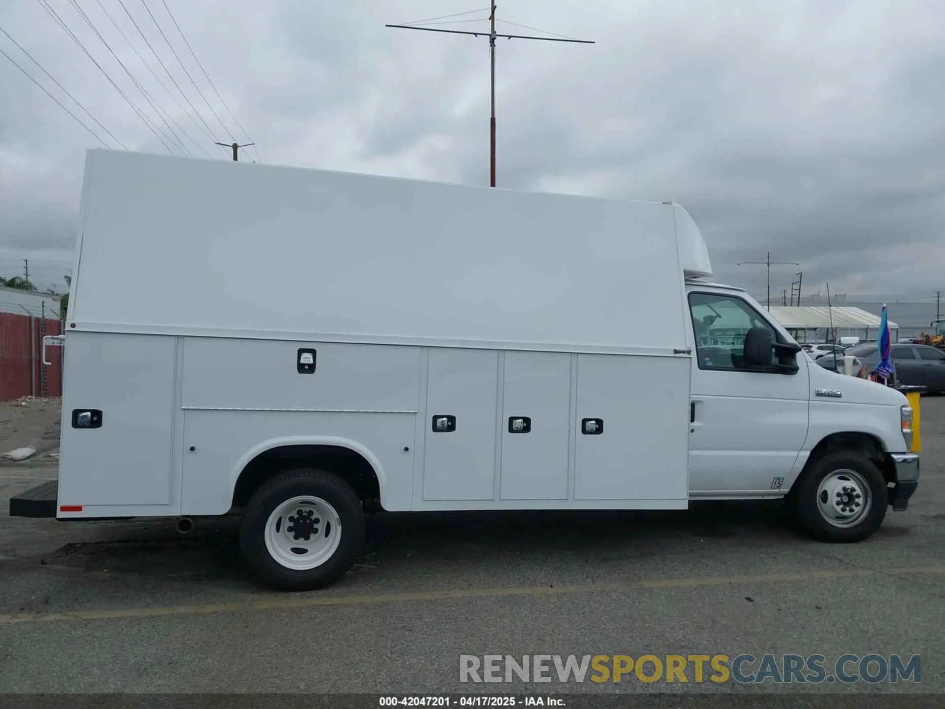 16 fotografías del automóvil dañado 1FDXE4FN9PDD25321 FORD E-450 CUTAWAY 2023