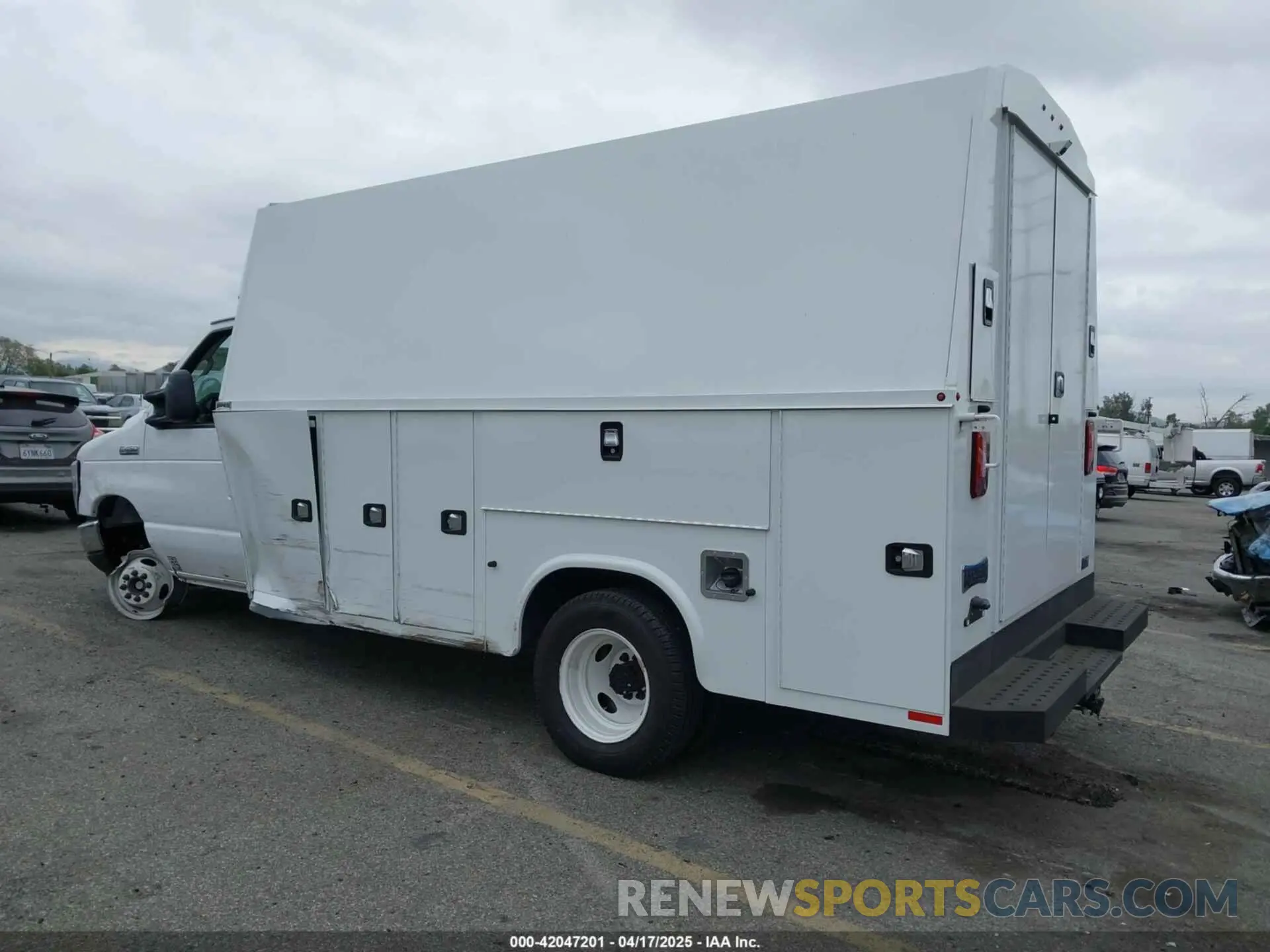 3 fotografías del automóvil dañado 1FDXE4FN9PDD25321 FORD E-450 CUTAWAY 2023