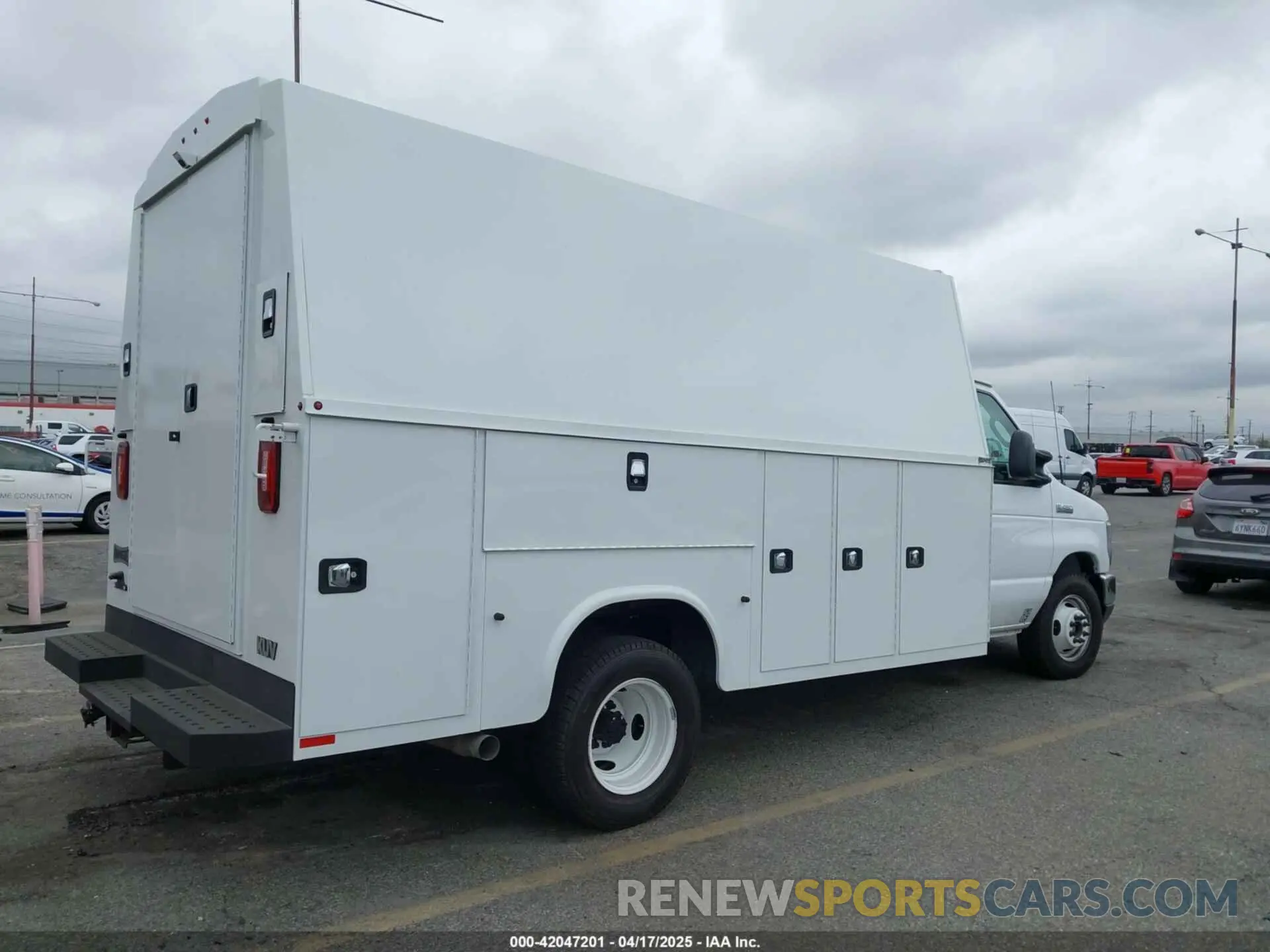 4 fotografías del automóvil dañado 1FDXE4FN9PDD25321 FORD E-450 CUTAWAY 2023