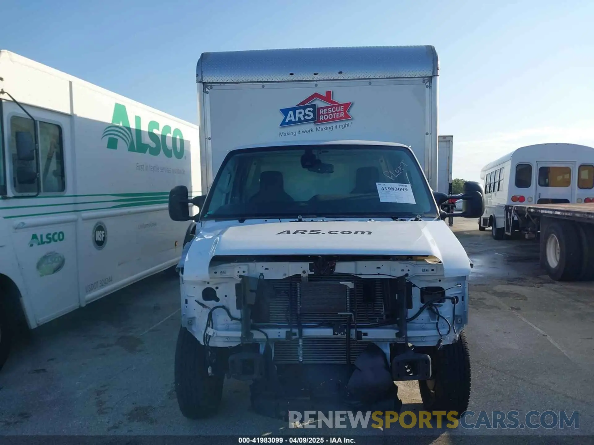 14 fotografías del automóvil dañado 1FDXE4FN9RDD08098 FORD E-450 CUTAWAY 2024