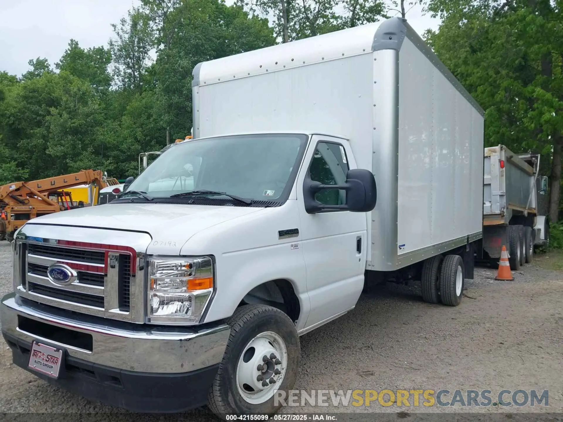 2 fotografías del automóvil dañado 1FDXE4FNXSDD07192 FORD E-450 CUTAWAY 2025
