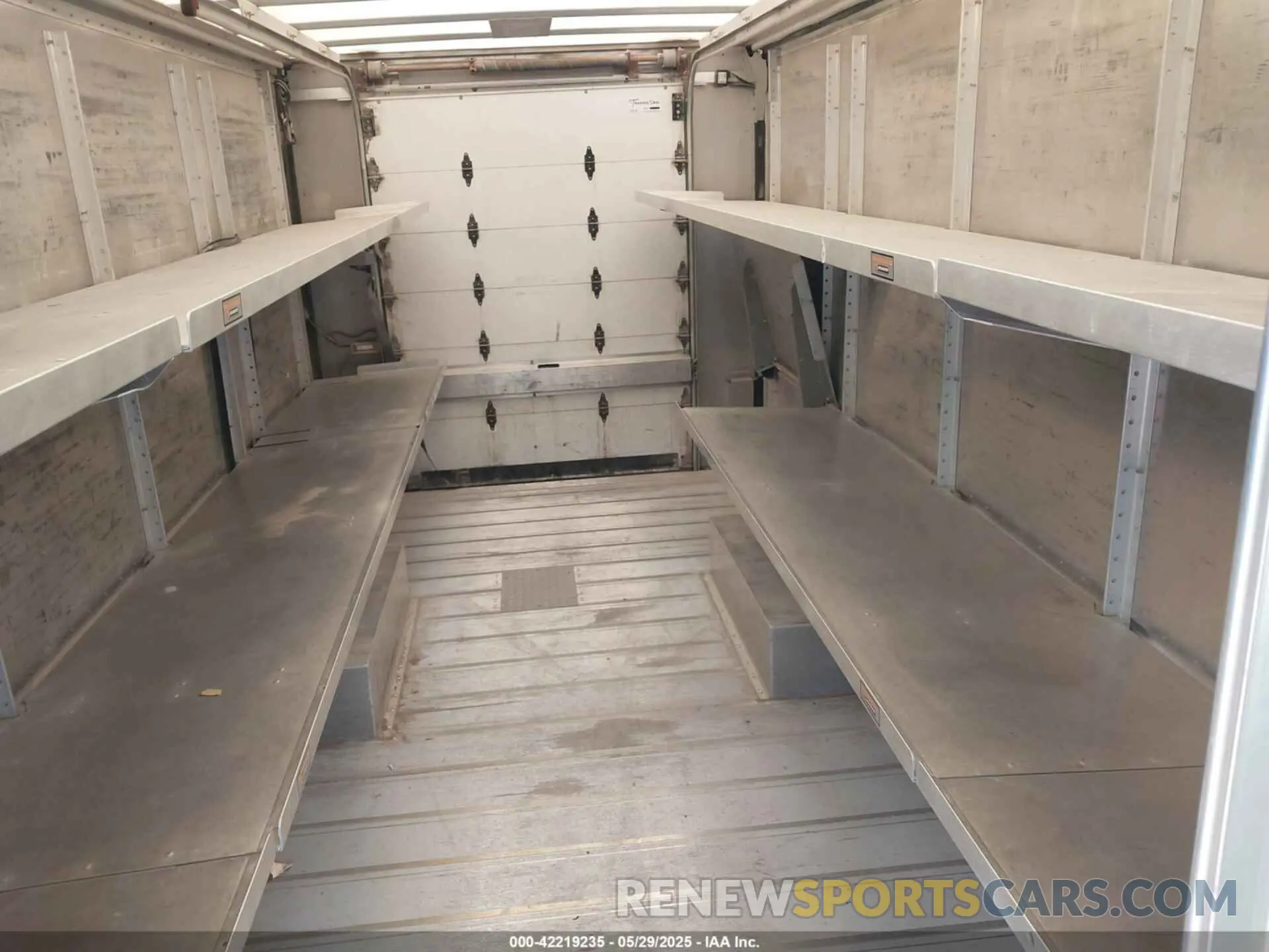 6 fotografías del automóvil dañado 1FC3E4K62KDC48723 FORD E-450 STRIPPED 2019