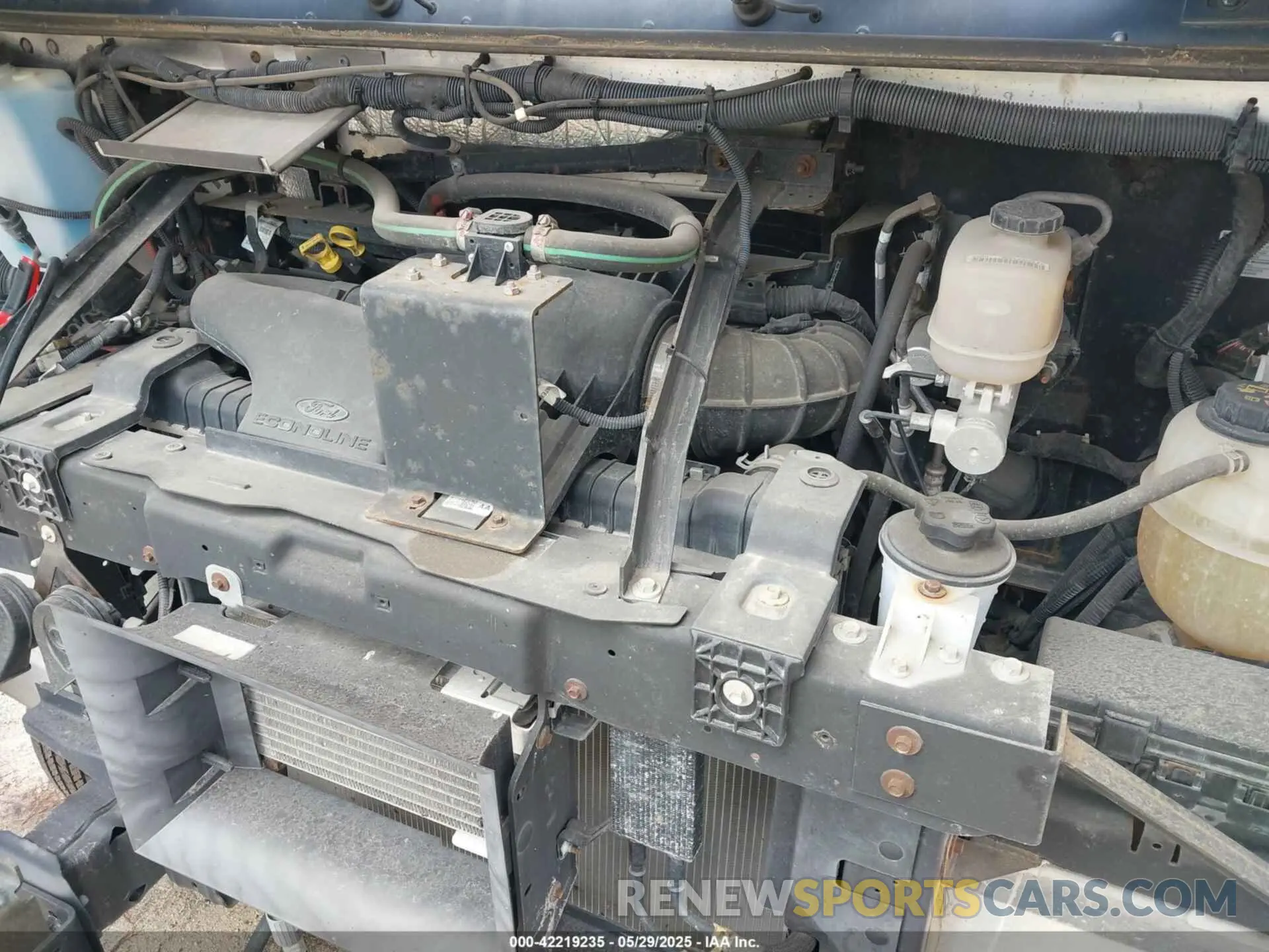 9 fotografías del automóvil dañado 1FC3E4K62KDC48723 FORD E-450 STRIPPED 2019