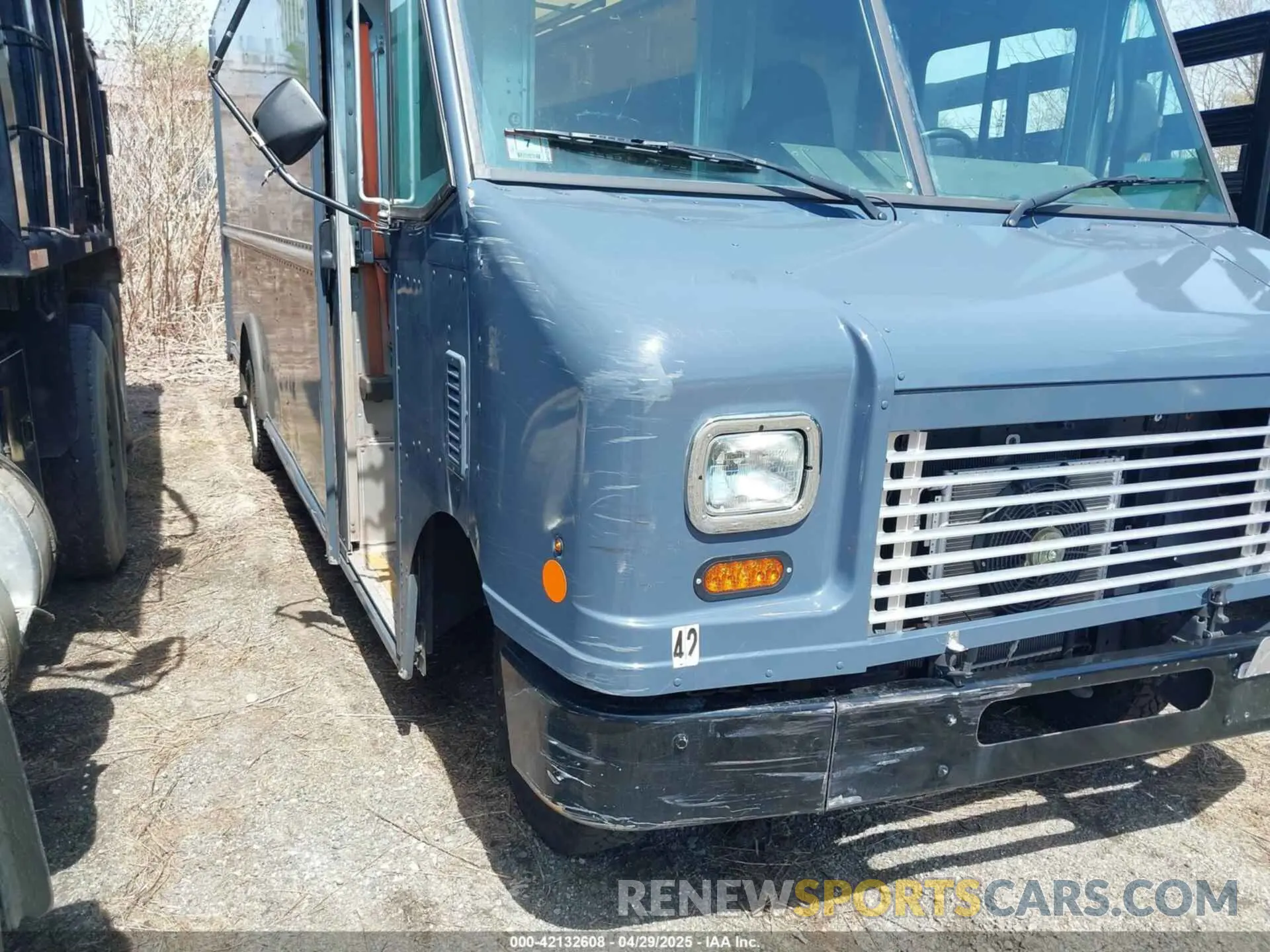 11 fotografías del automóvil dañado 1FC3E4K63KDC48097 FORD E-450 STRIPPED 2019