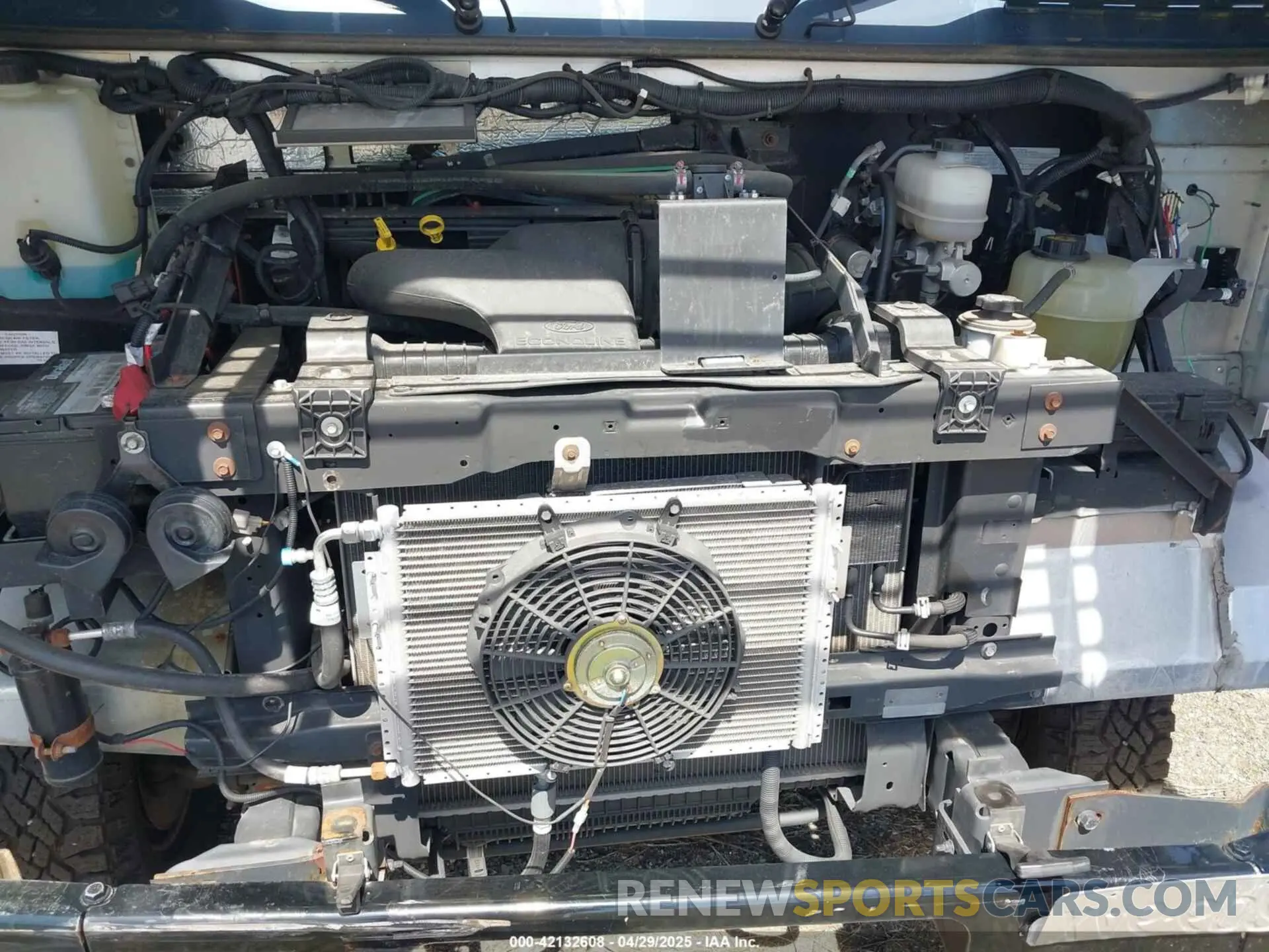 9 fotografías del automóvil dañado 1FC3E4K63KDC48097 FORD E-450 STRIPPED 2019