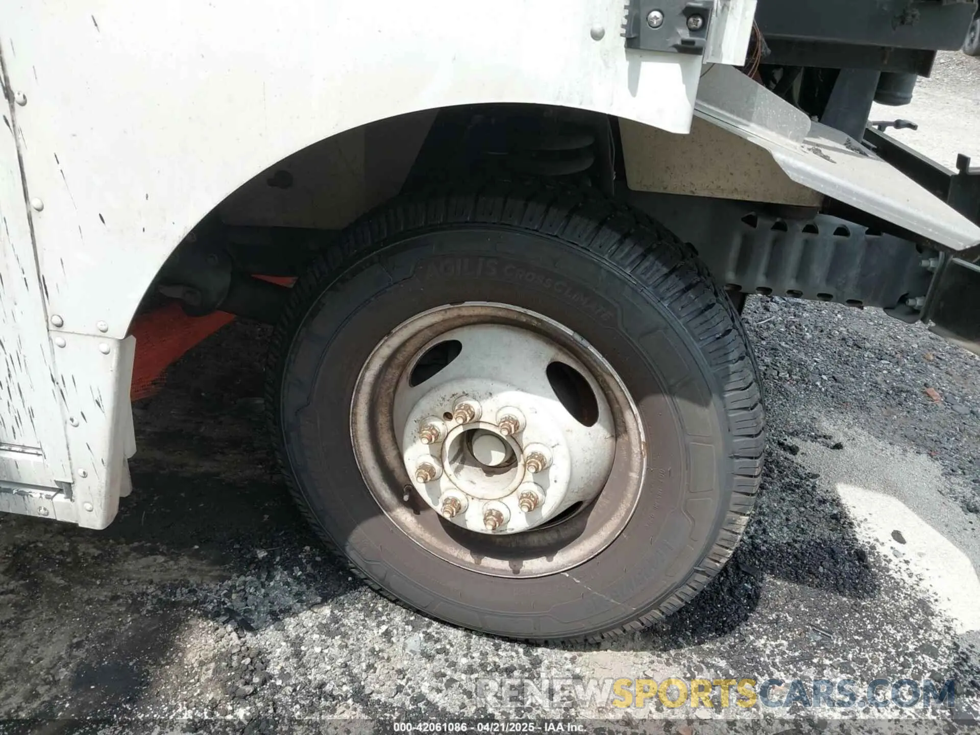 16 fotografías del automóvil dañado 1FC4E4KN5PDD09209 FORD E-450 STRIPPED 2023