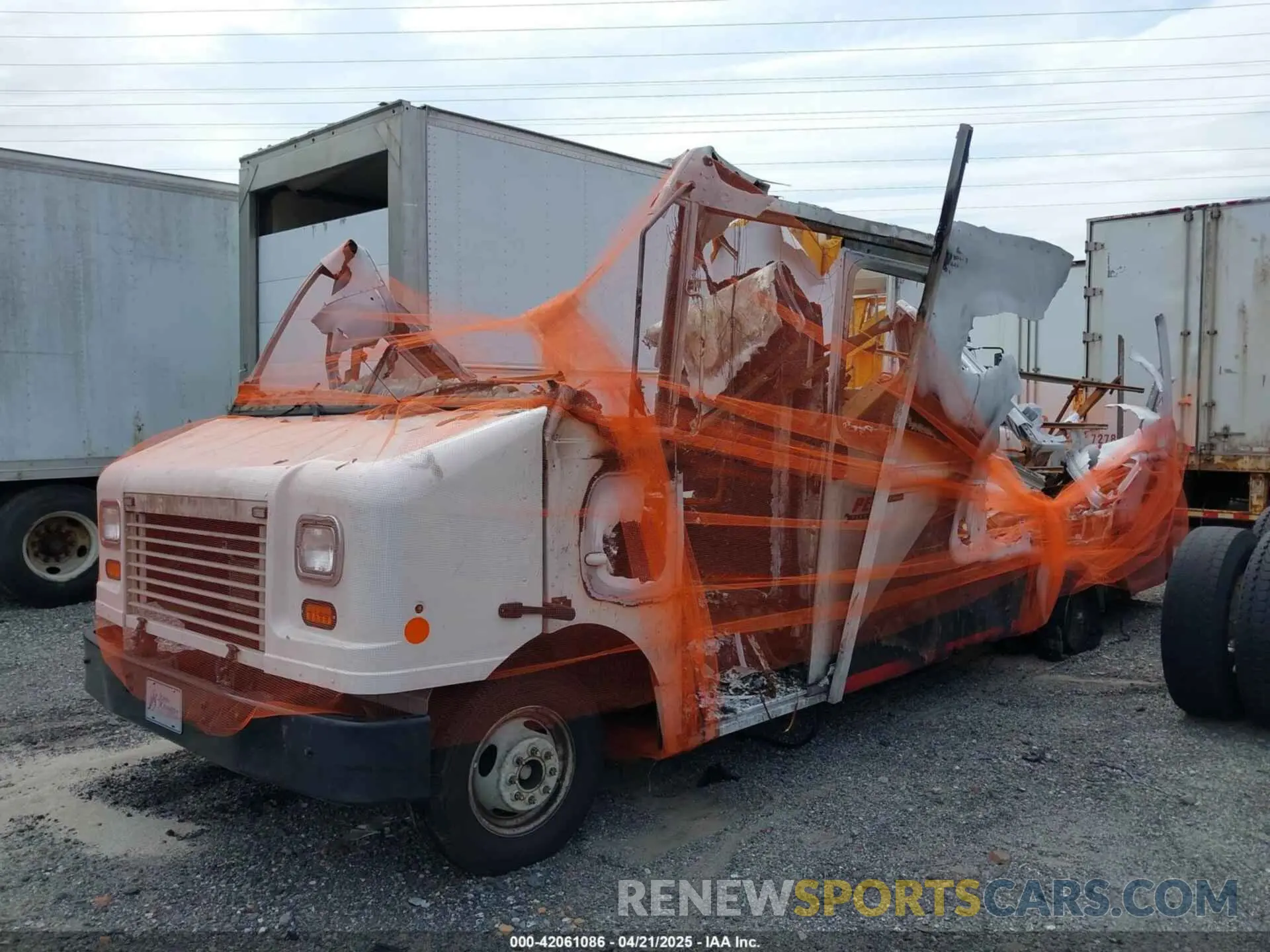2 fotografías del automóvil dañado 1FC4E4KN5PDD09209 FORD E-450 STRIPPED 2023