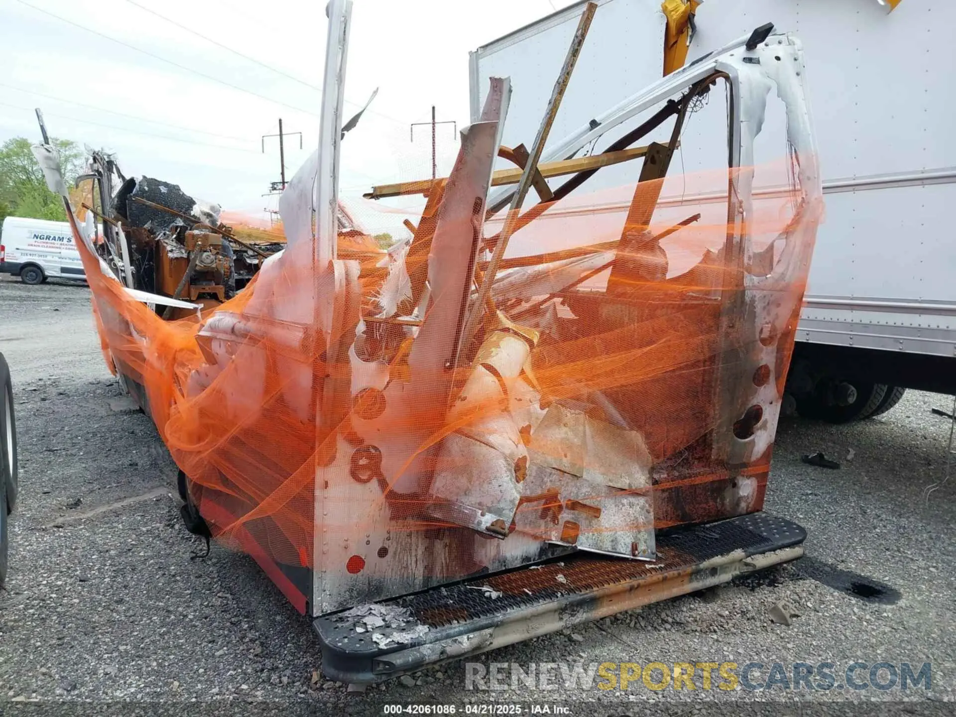 3 fotografías del automóvil dañado 1FC4E4KN5PDD09209 FORD E-450 STRIPPED 2023