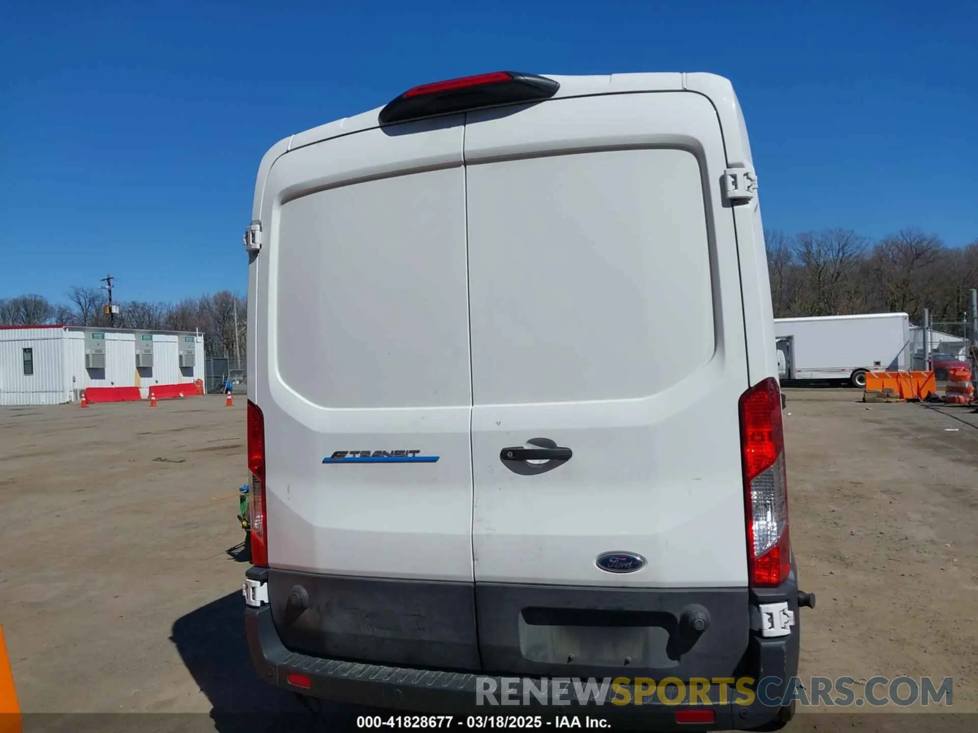 16 fotografías del automóvil dañado 1FTBW9CK0NKA63300 FORD E-TRANSIT-350 2022