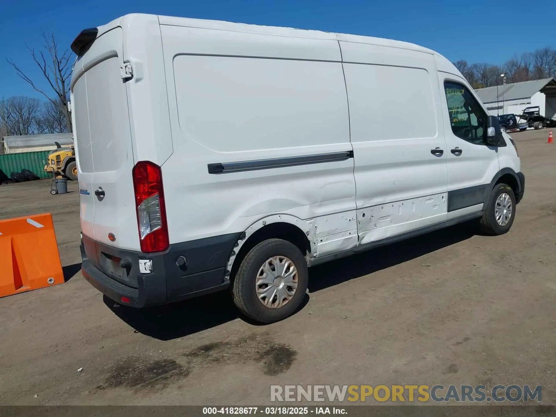 4 fotografías del automóvil dañado 1FTBW9CK0NKA63300 FORD E-TRANSIT-350 2022