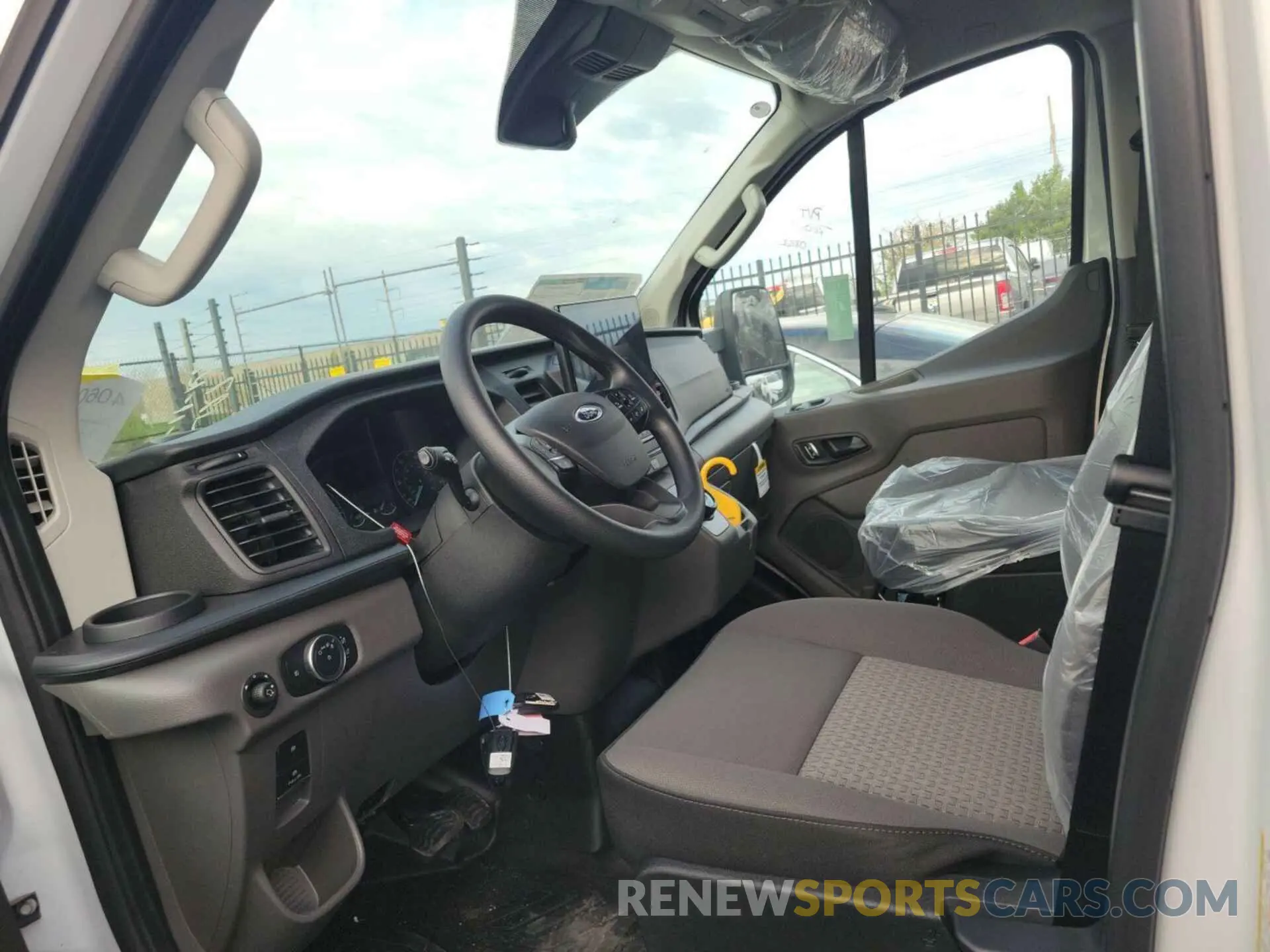 4 fotografías del automóvil dañado 1FTBW1YM6SKA13055 FORD E-TRANSIT-350 2025