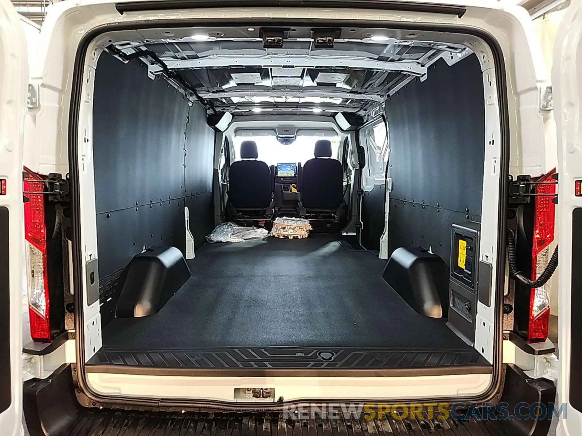 1 fotografías del automóvil dañado 1FTBW1YM7SKA12917 FORD E-TRANSIT-350 2025