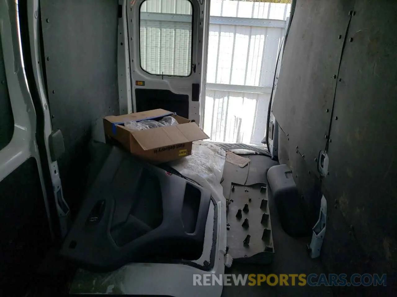 10 fotografías del automóvil dañado 1FTBR2C89PKB04125 FORD E100 2023