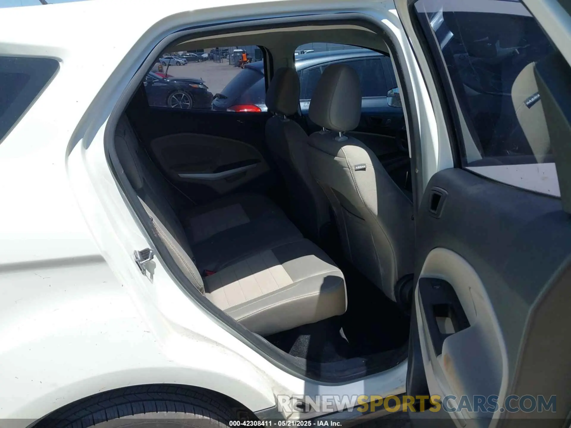 8 fotografías del automóvil dañado MAJ3S2FE6KC305063 FORD ECOSPORT 2019
