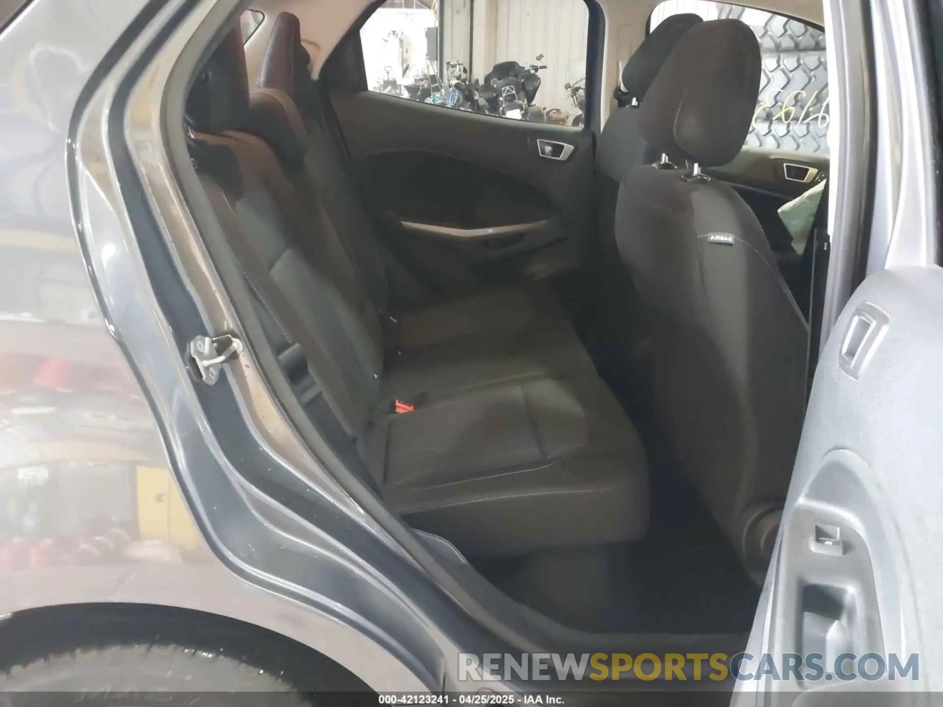 8 fotografías del automóvil dañado MAJ3S2GE0KC303128 FORD ECOSPORT 2019