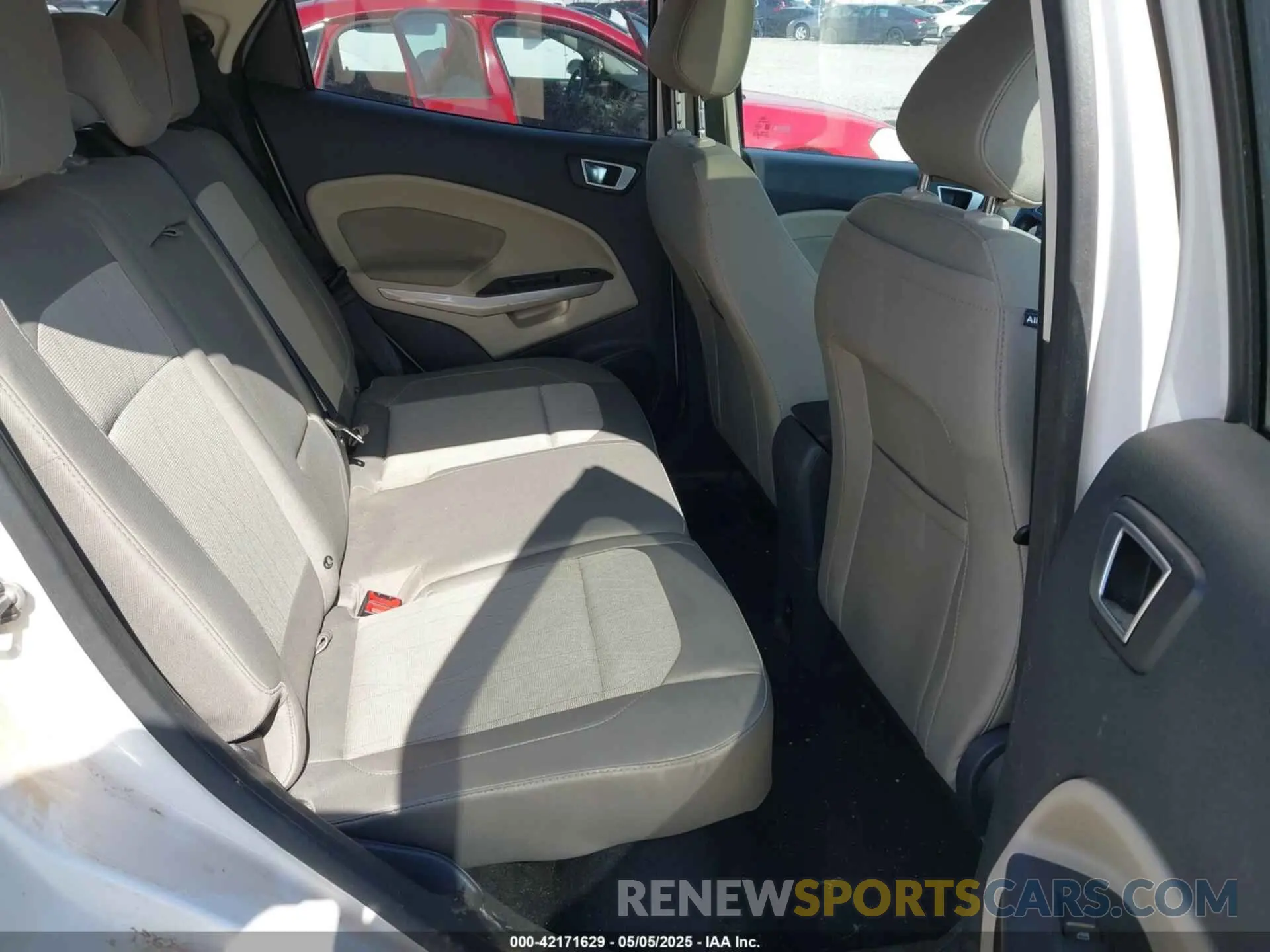 8 fotografías del automóvil dañado MAJ3S2GE1KC273928 FORD ECOSPORT 2019