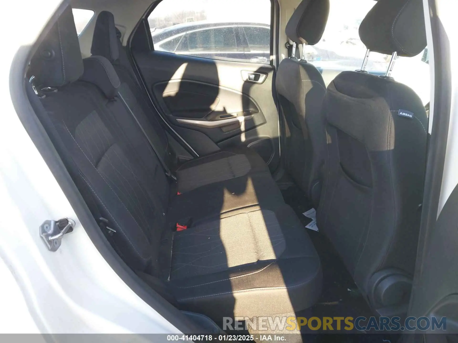 8 fotografías del automóvil dañado MAJ3S2GE2KC257737 FORD ECOSPORT 2019