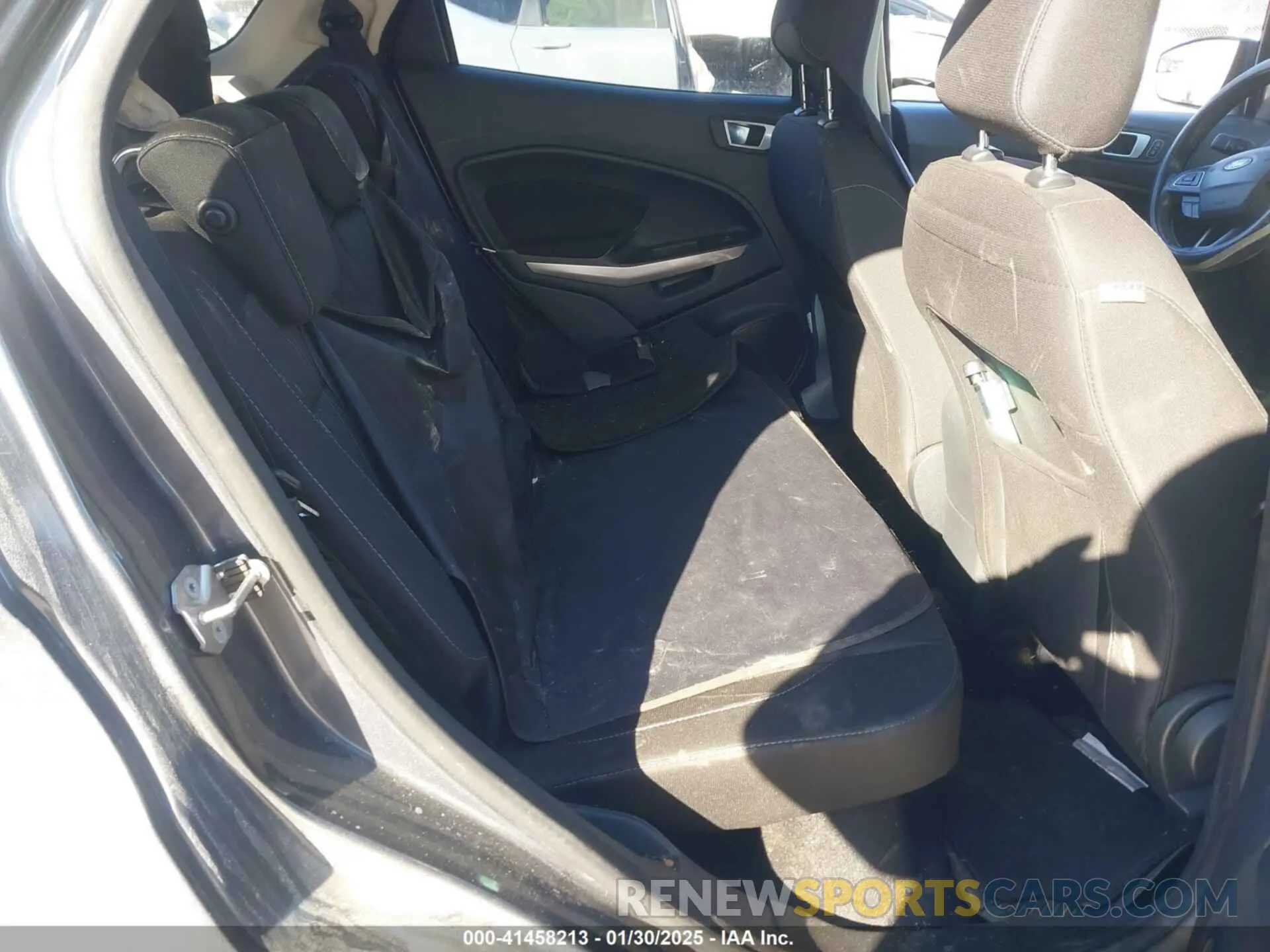 8 fotografías del automóvil dañado MAJ3S2GE2KC284744 FORD ECOSPORT 2019