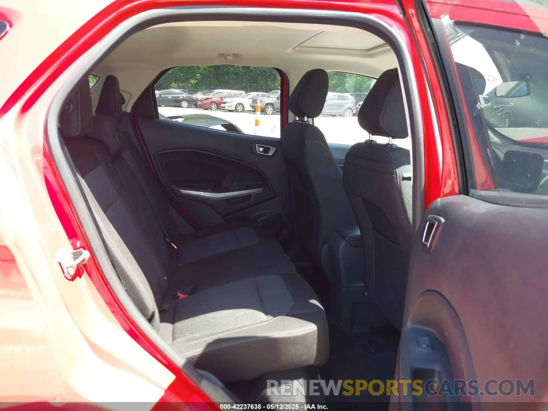 8 fotografías del automóvil dañado MAJ3S2GE2KC304409 FORD ECOSPORT 2019