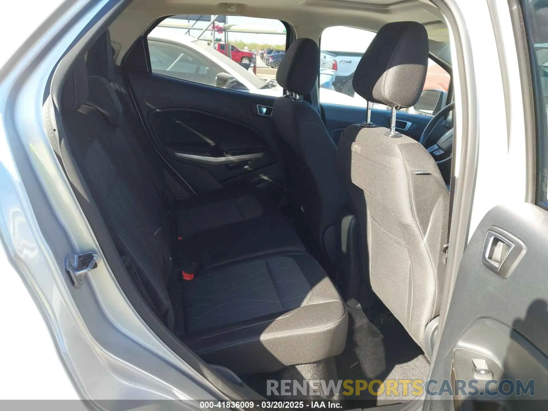 8 fotografías del automóvil dañado MAJ3S2GE3KC269072 FORD ECOSPORT 2019