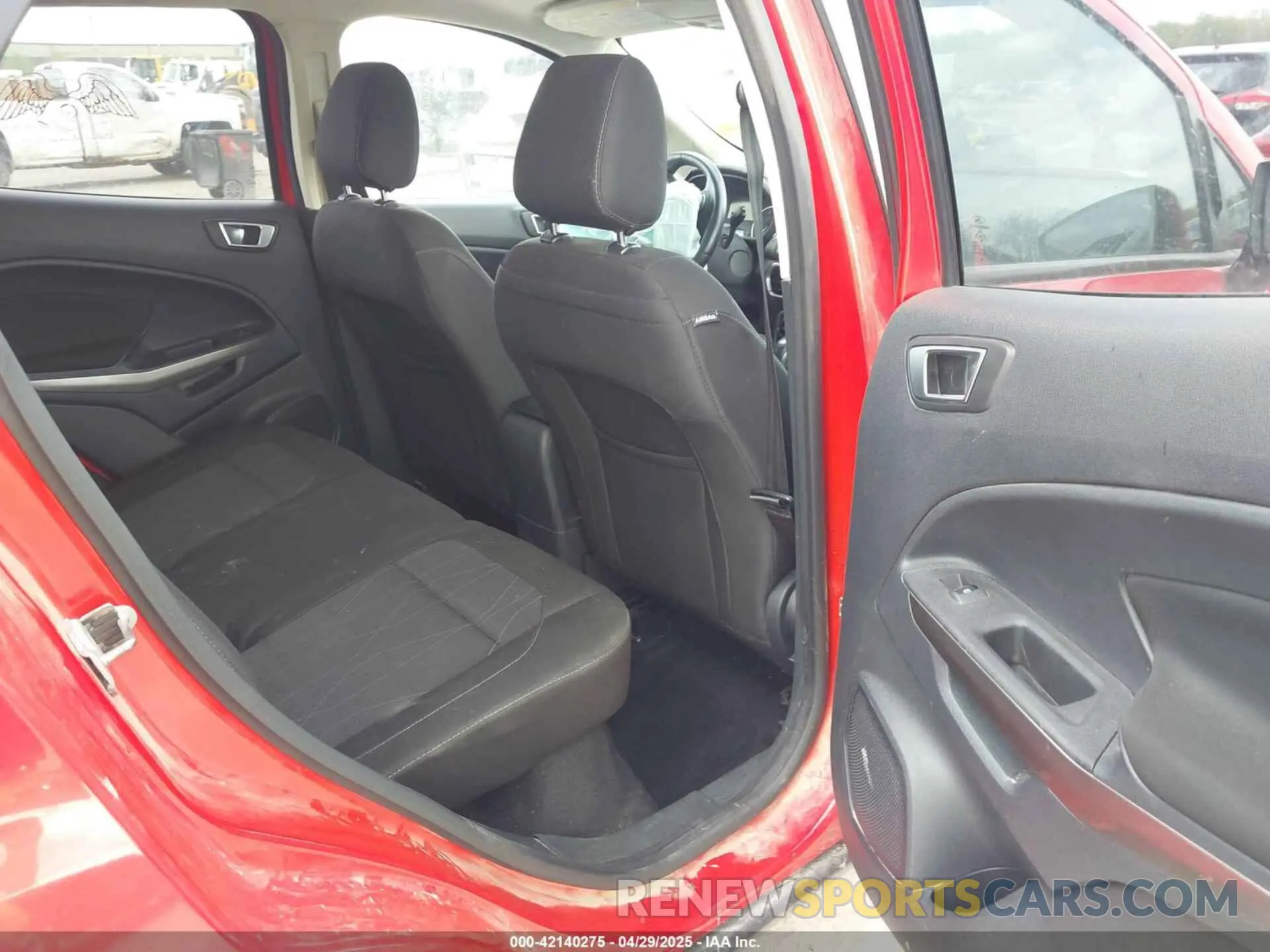 8 fotografías del automóvil dañado MAJ3S2GE4KC306243 FORD ECOSPORT 2019
