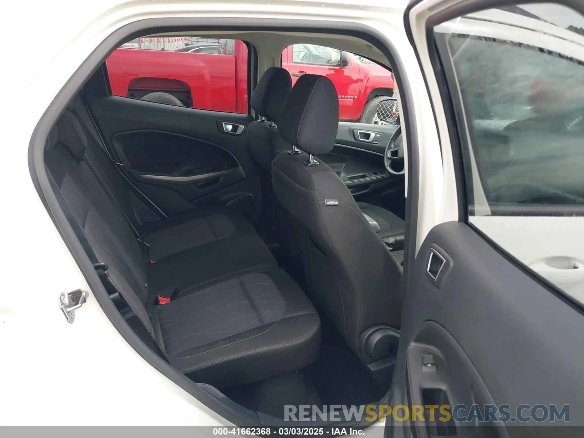 8 fotografías del automóvil dañado MAJ3S2GE5KC303920 FORD ECOSPORT 2019
