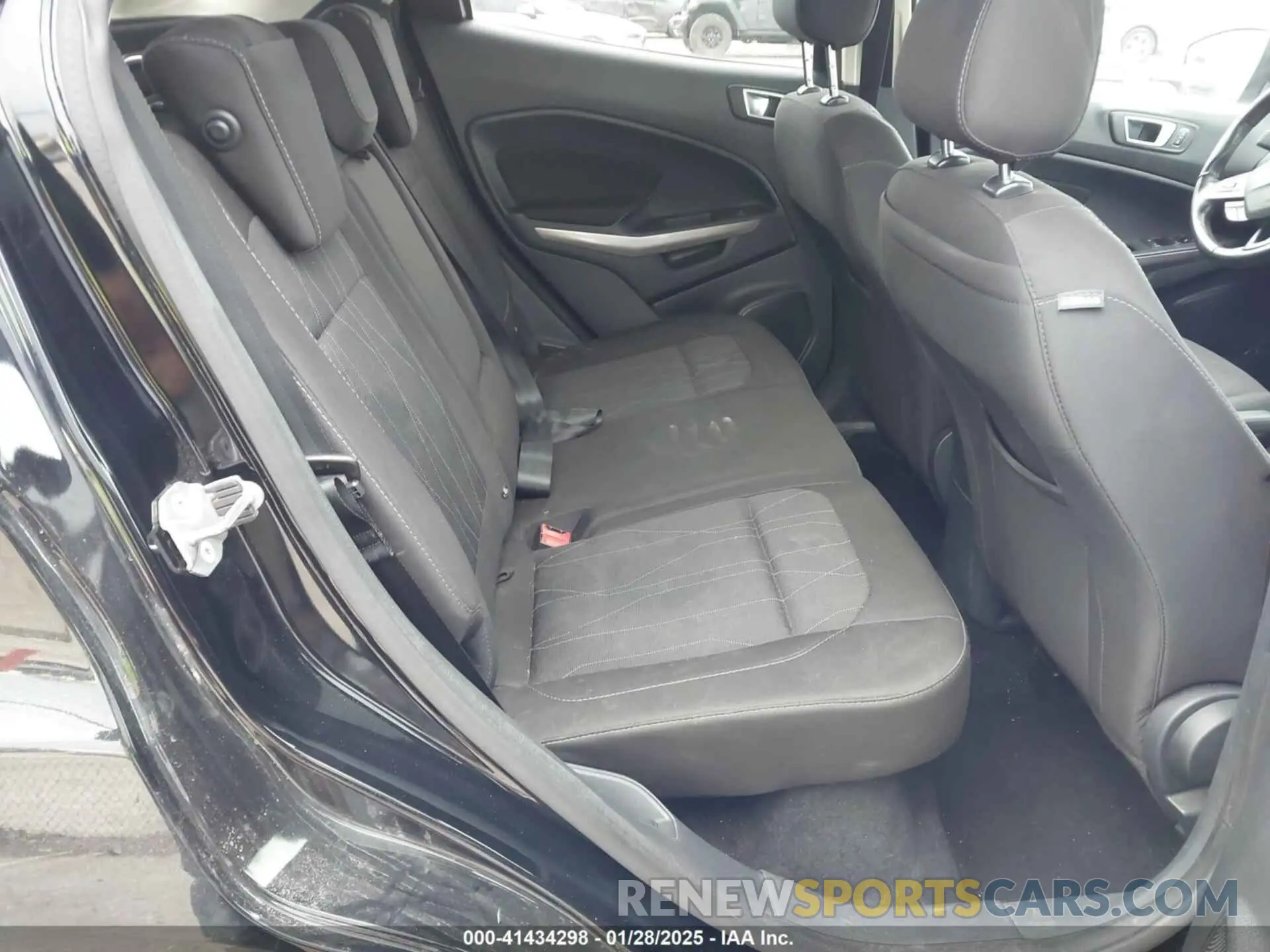 8 fotografías del automóvil dañado MAJ3S2GE7KC271701 FORD ECOSPORT 2019