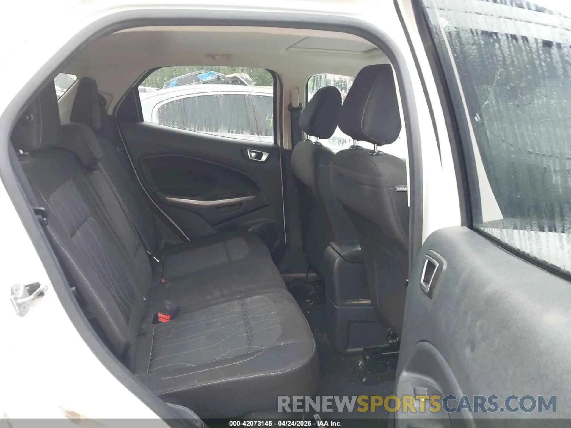 8 fotografías del automóvil dañado MAJ3S2GE7KC290961 FORD ECOSPORT 2019