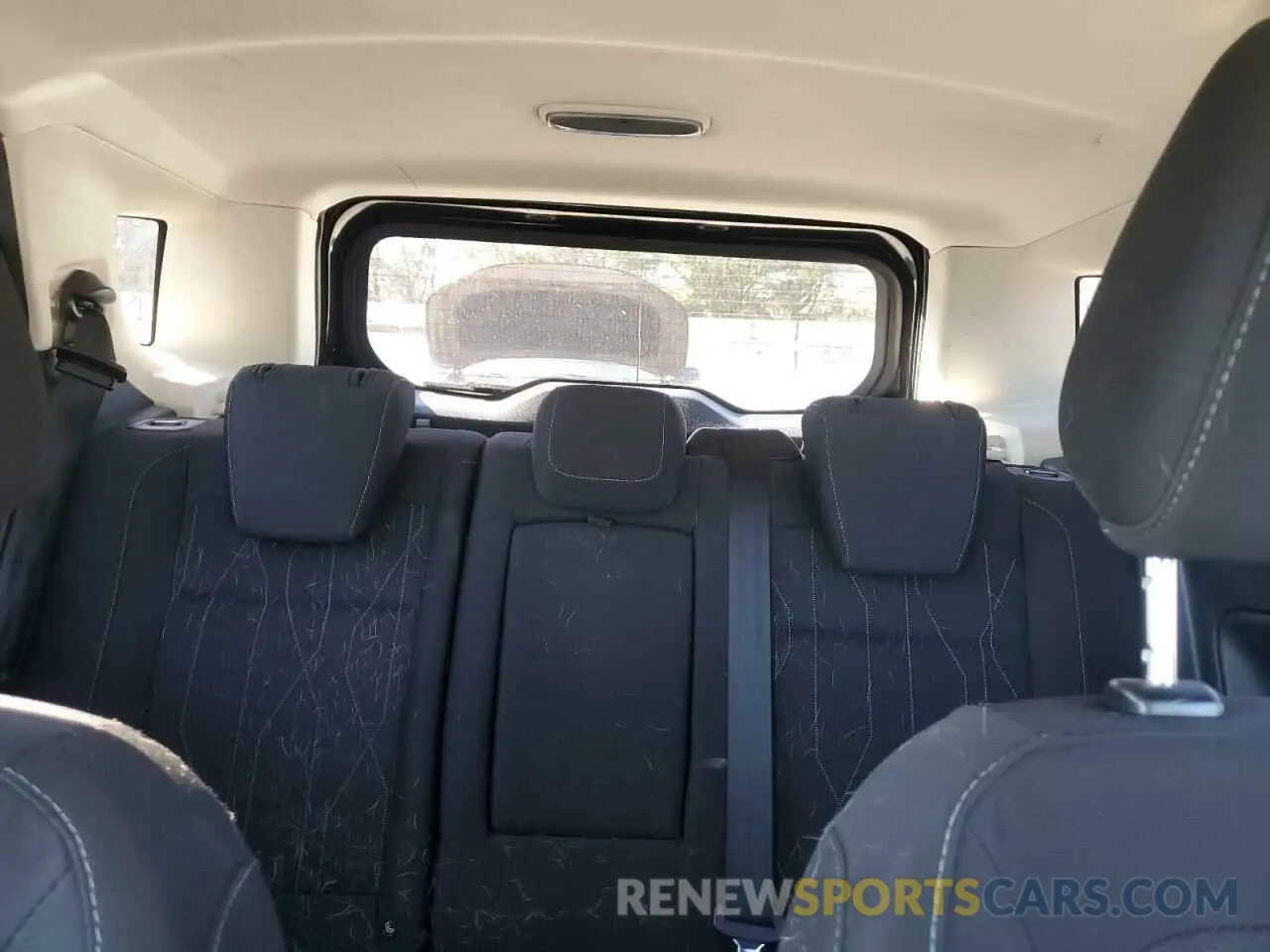 10 fotografías del automóvil dañado MAJ3S2GE9KC257783 FORD ECOSPORT 2019
