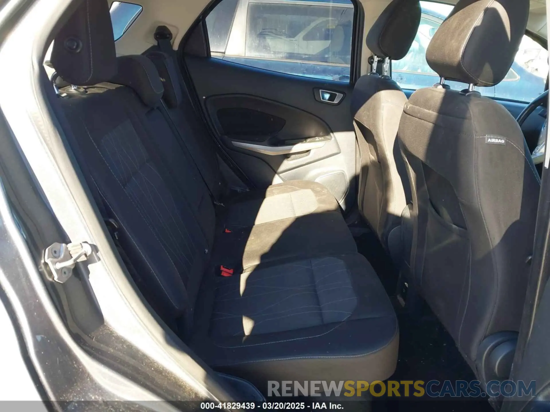 8 fotografías del automóvil dañado MAJ6S3GL0KC278751 FORD ECOSPORT 2019