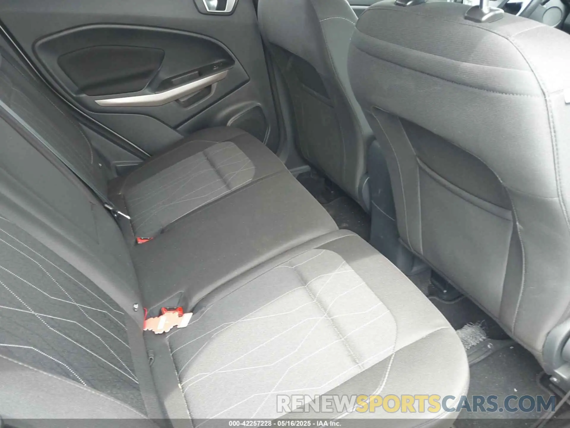 8 fotografías del automóvil dañado MAJ6S3GL1KC270741 FORD ECOSPORT 2019