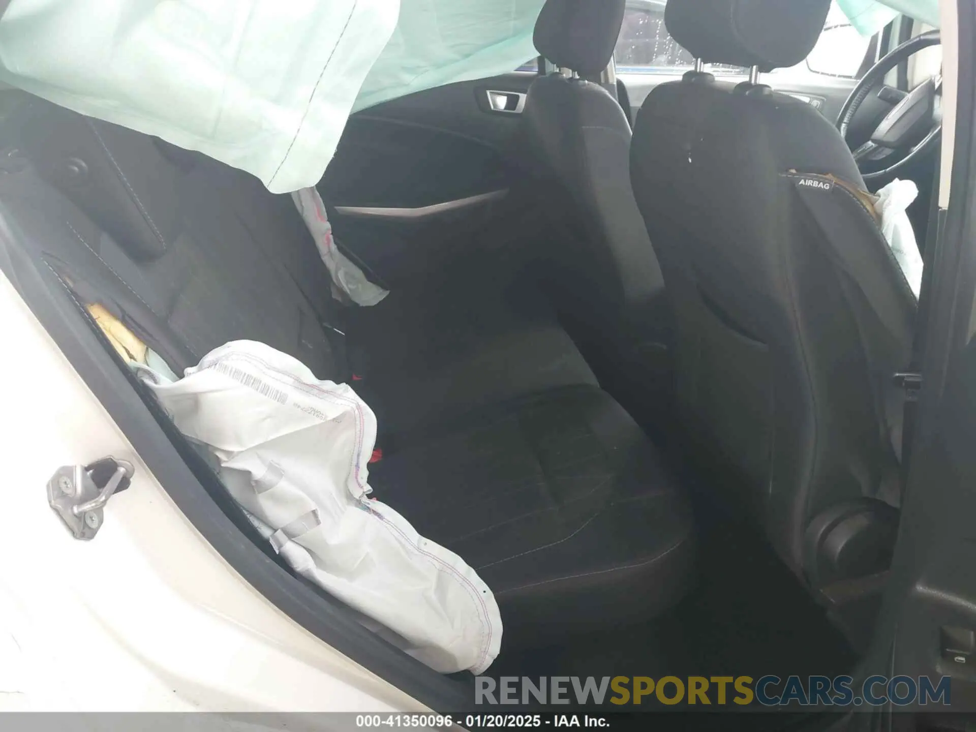 8 fotografías del automóvil dañado MAJ6S3GL6KC271285 FORD ECOSPORT 2019