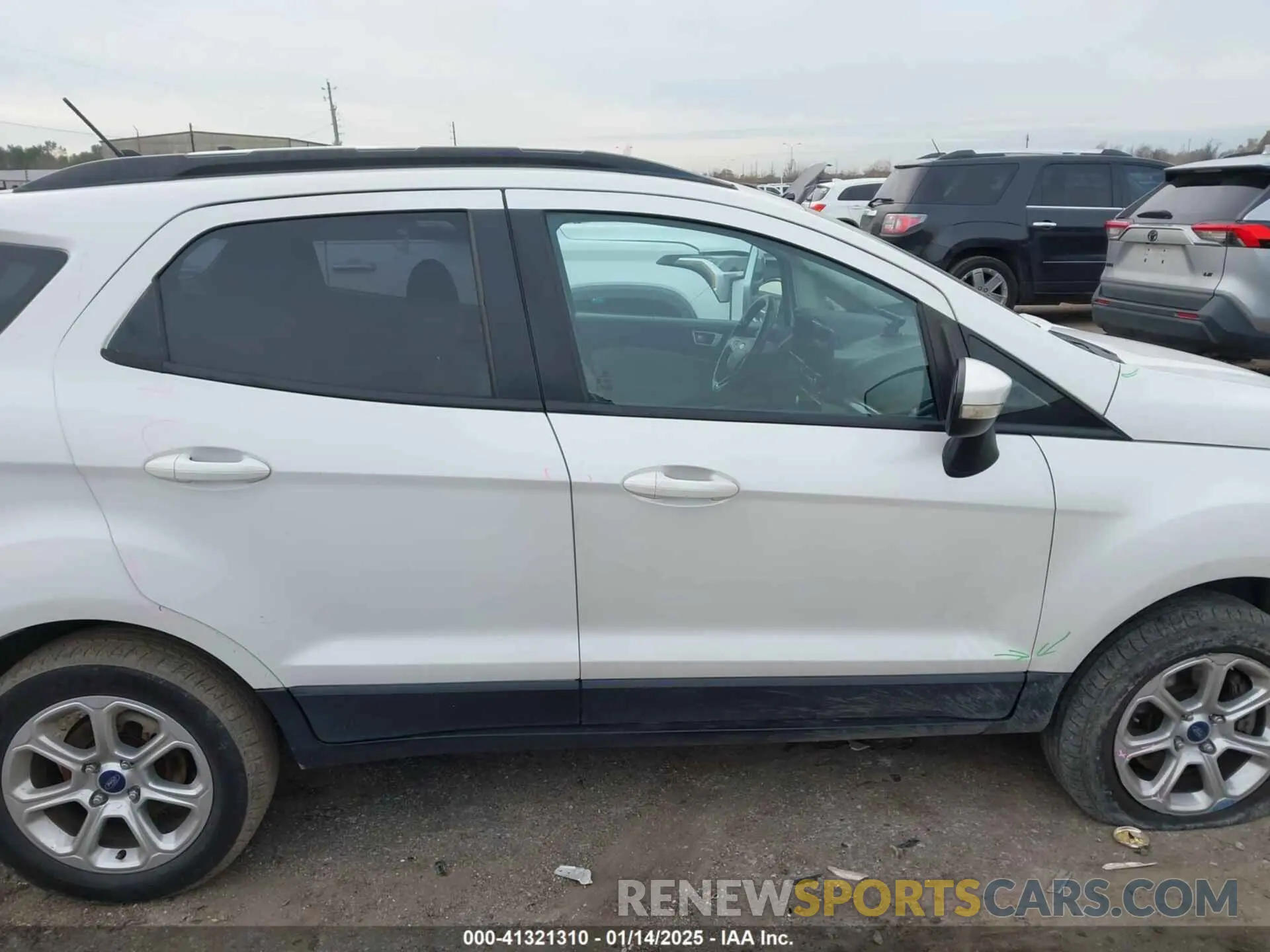 14 fotografías del automóvil dañado MAJ6S3GL6KC277040 FORD ECOSPORT 2019